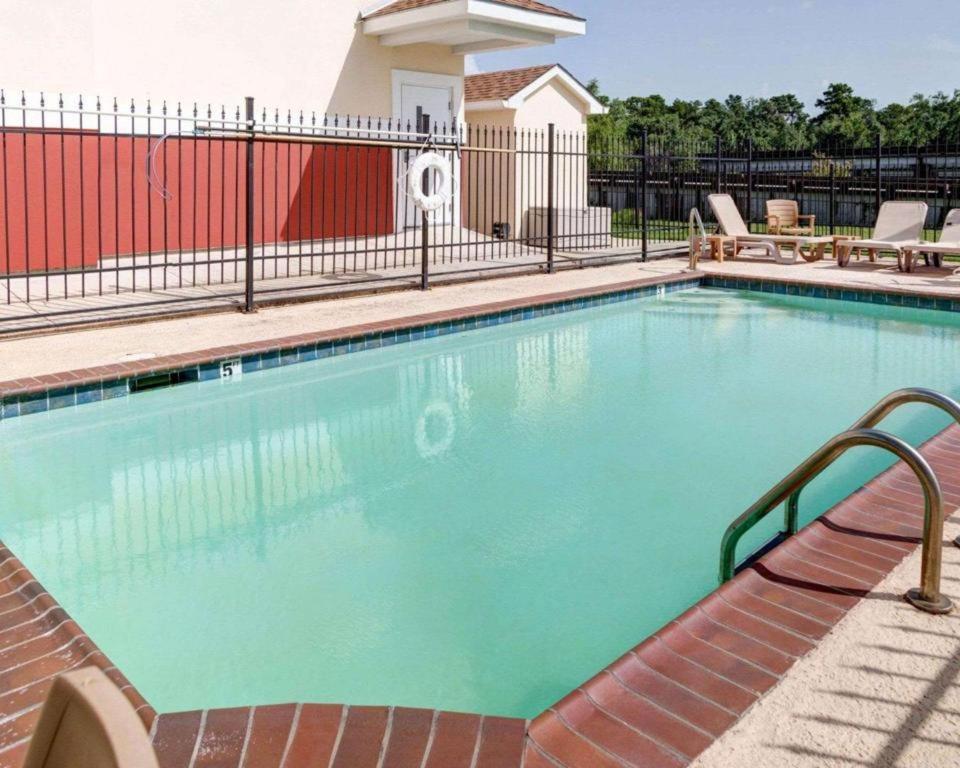 Suburban Extended Stay La Place photo 2