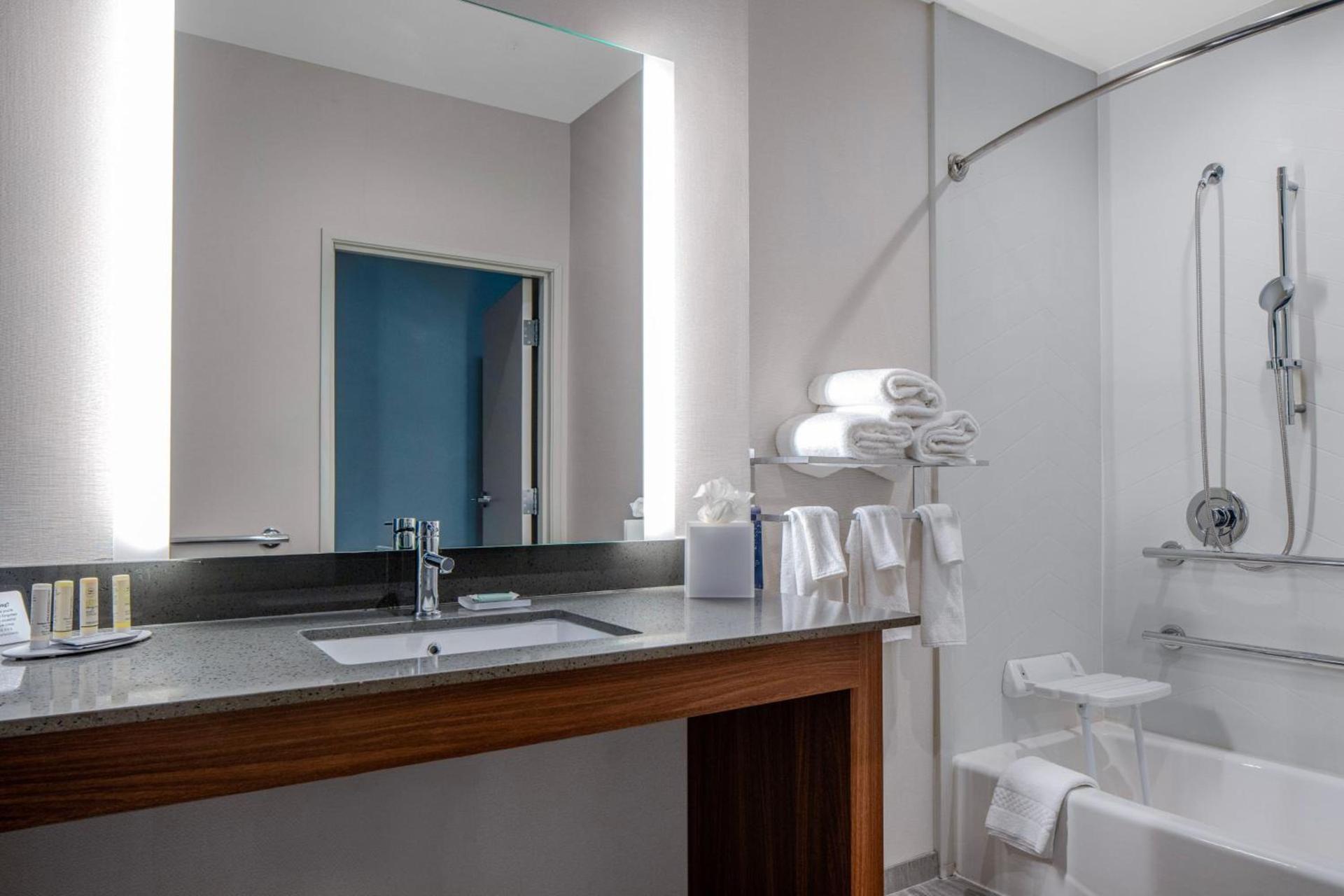 Fairfield by Marriott Inn & Suites Dallas McKinney photo 12