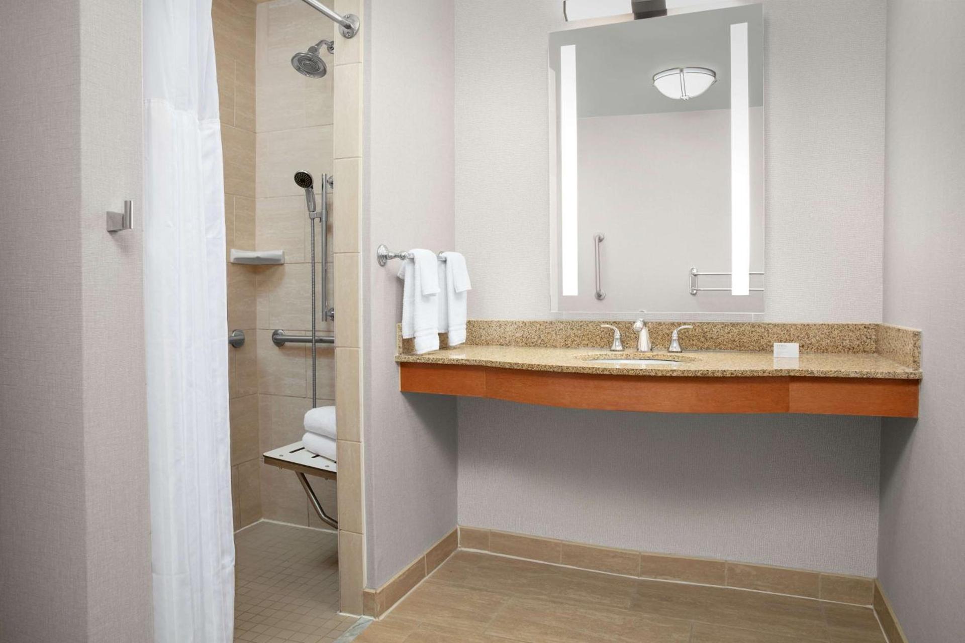 Hilton Garden Inn Fort Worth Medical Center photo 2