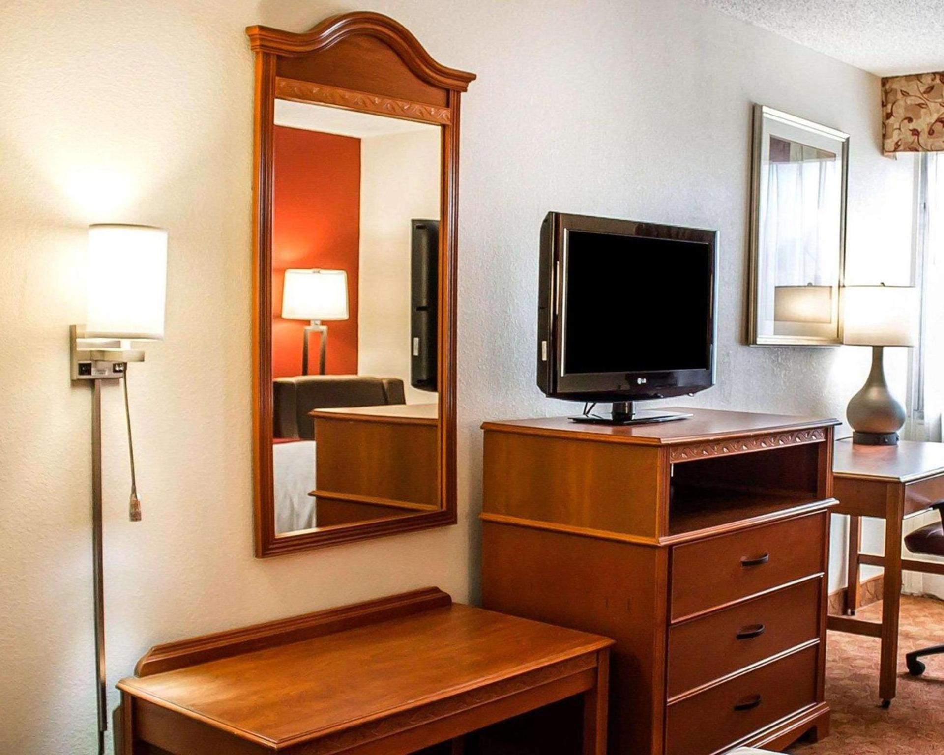 Quality Inn Lima Northeast photo 41