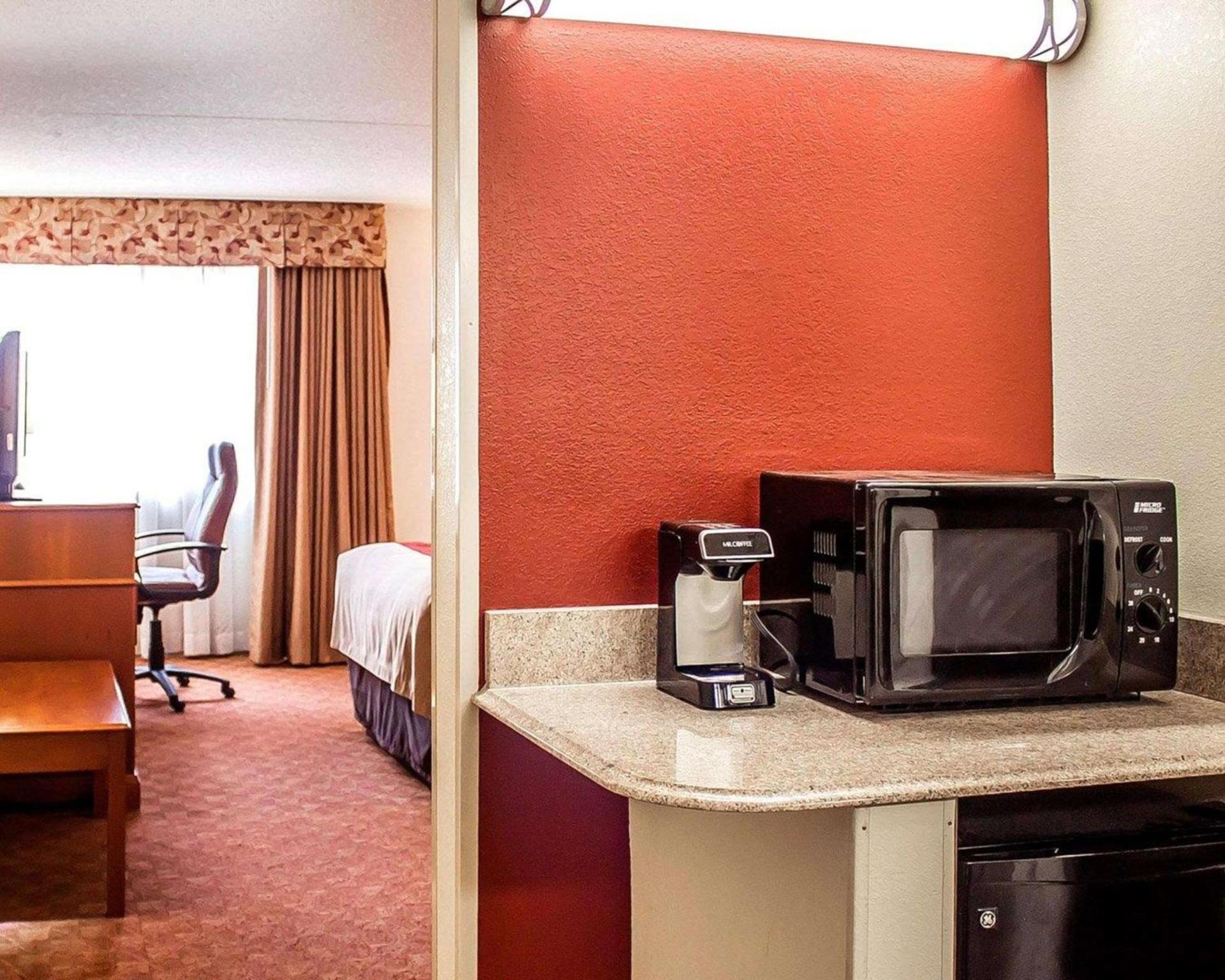 Quality Inn Lima Northeast photo 22