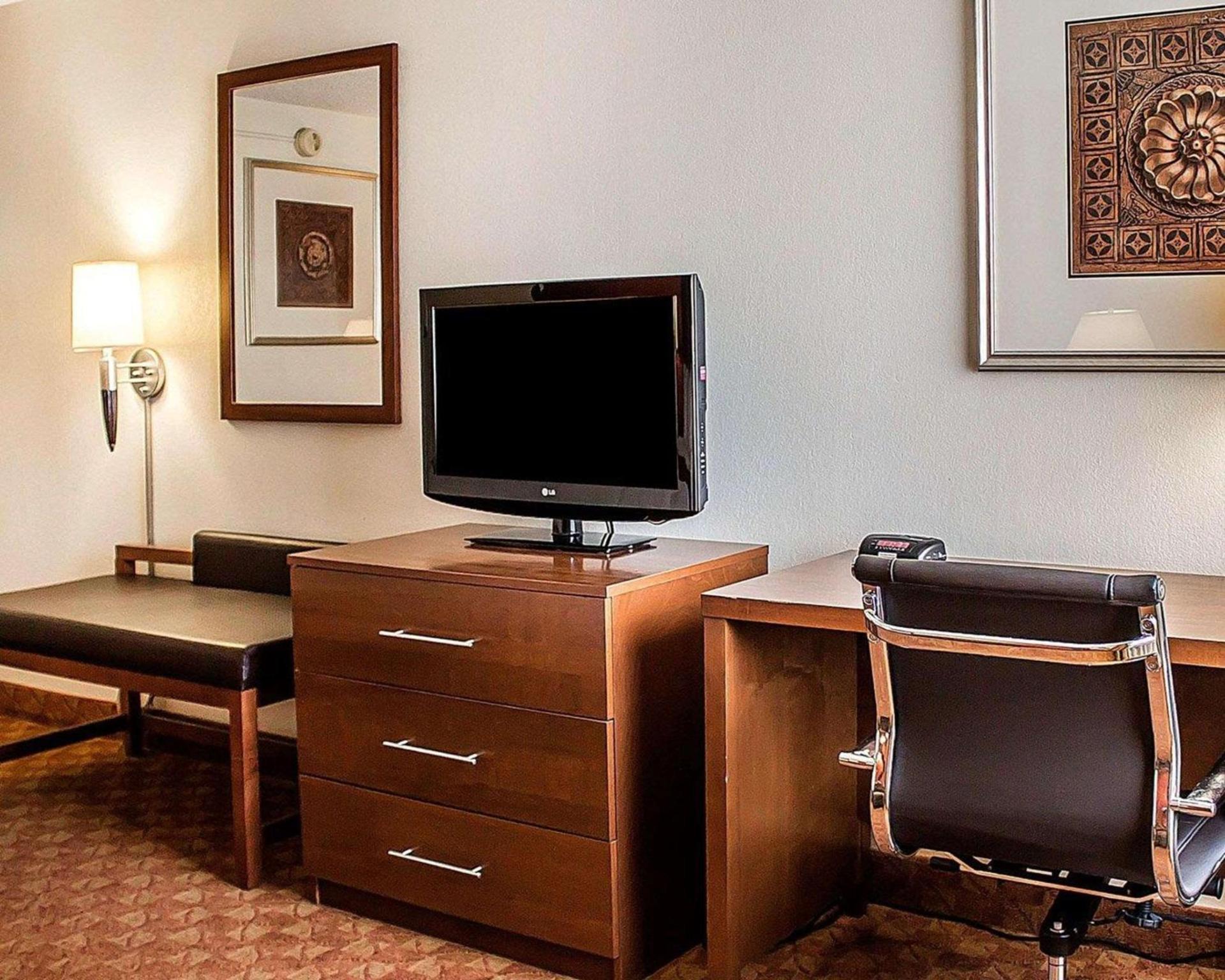 Quality Inn Lima Northeast photo 49