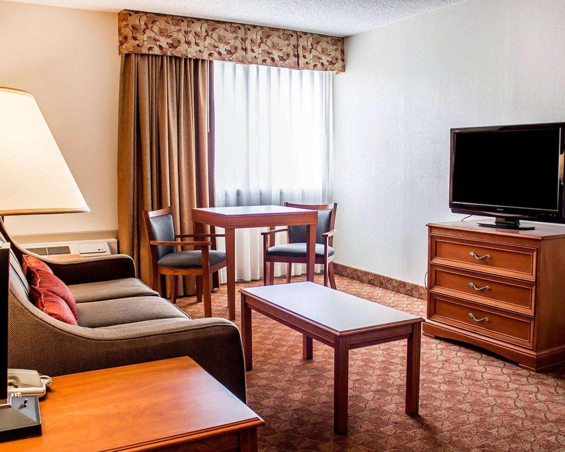 Quality Inn Lima Northeast photo 44