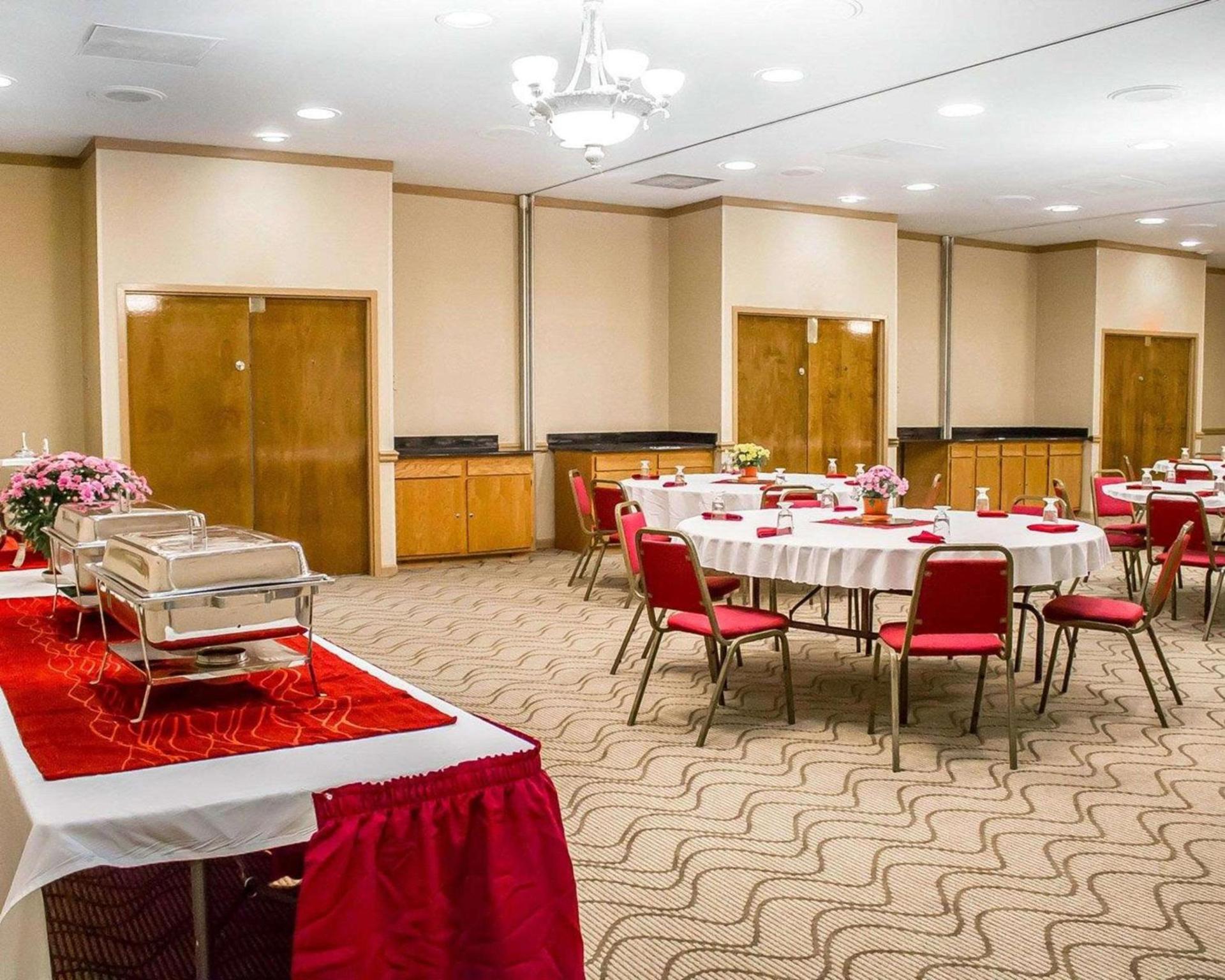 Quality Inn Lima Northeast photo 35