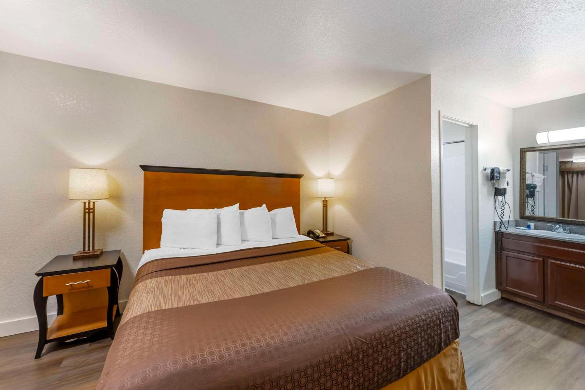 Rodeway Inn at Nevada State Capitol photo 6