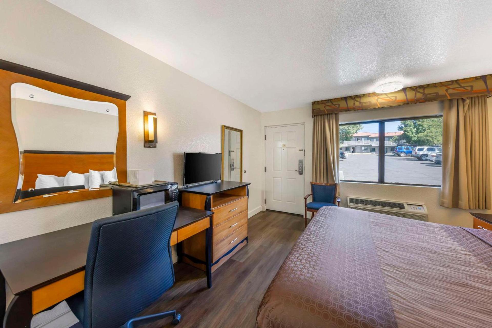Rodeway Inn at Nevada State Capitol photo 8