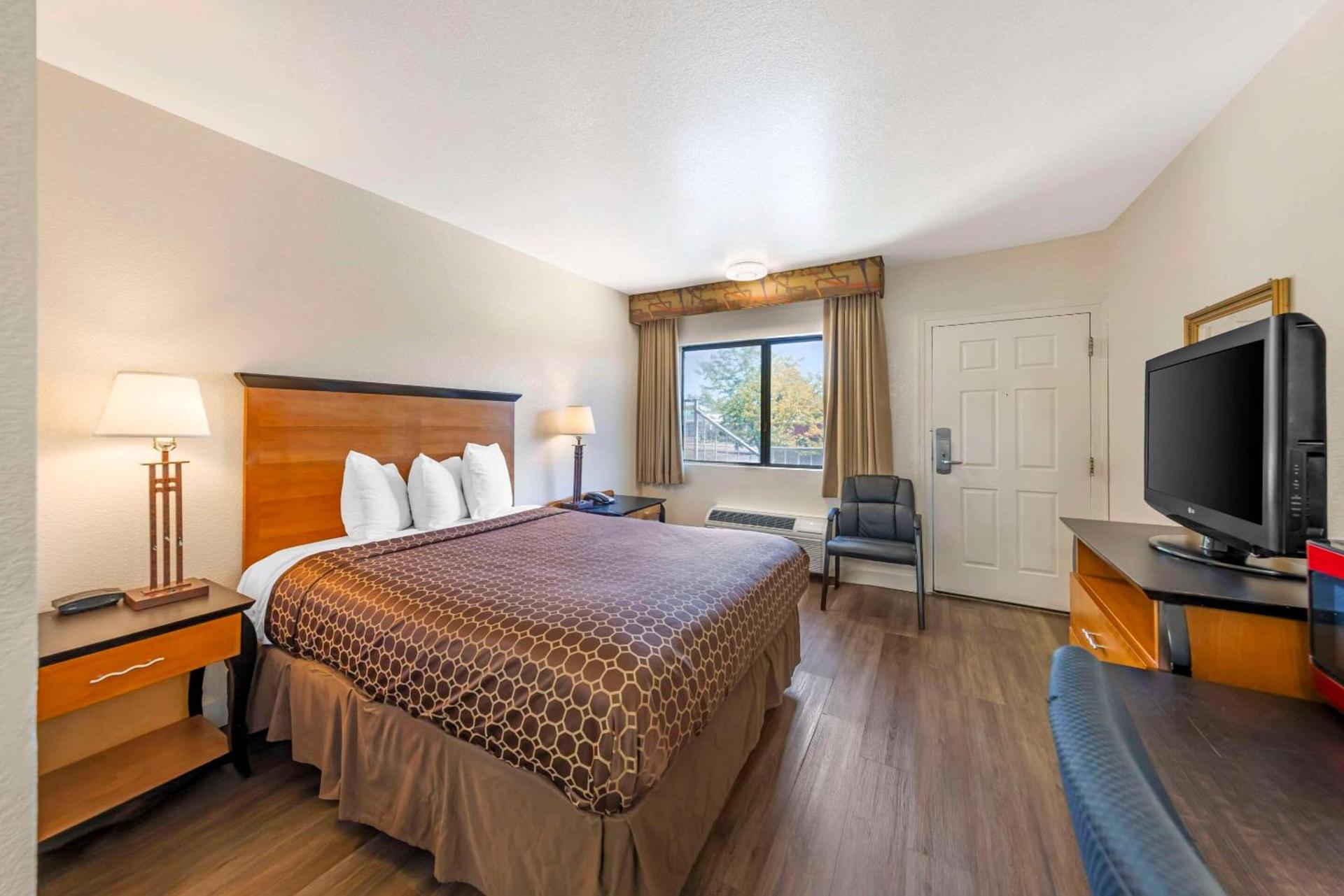 Rodeway Inn at Nevada State Capitol photo 11