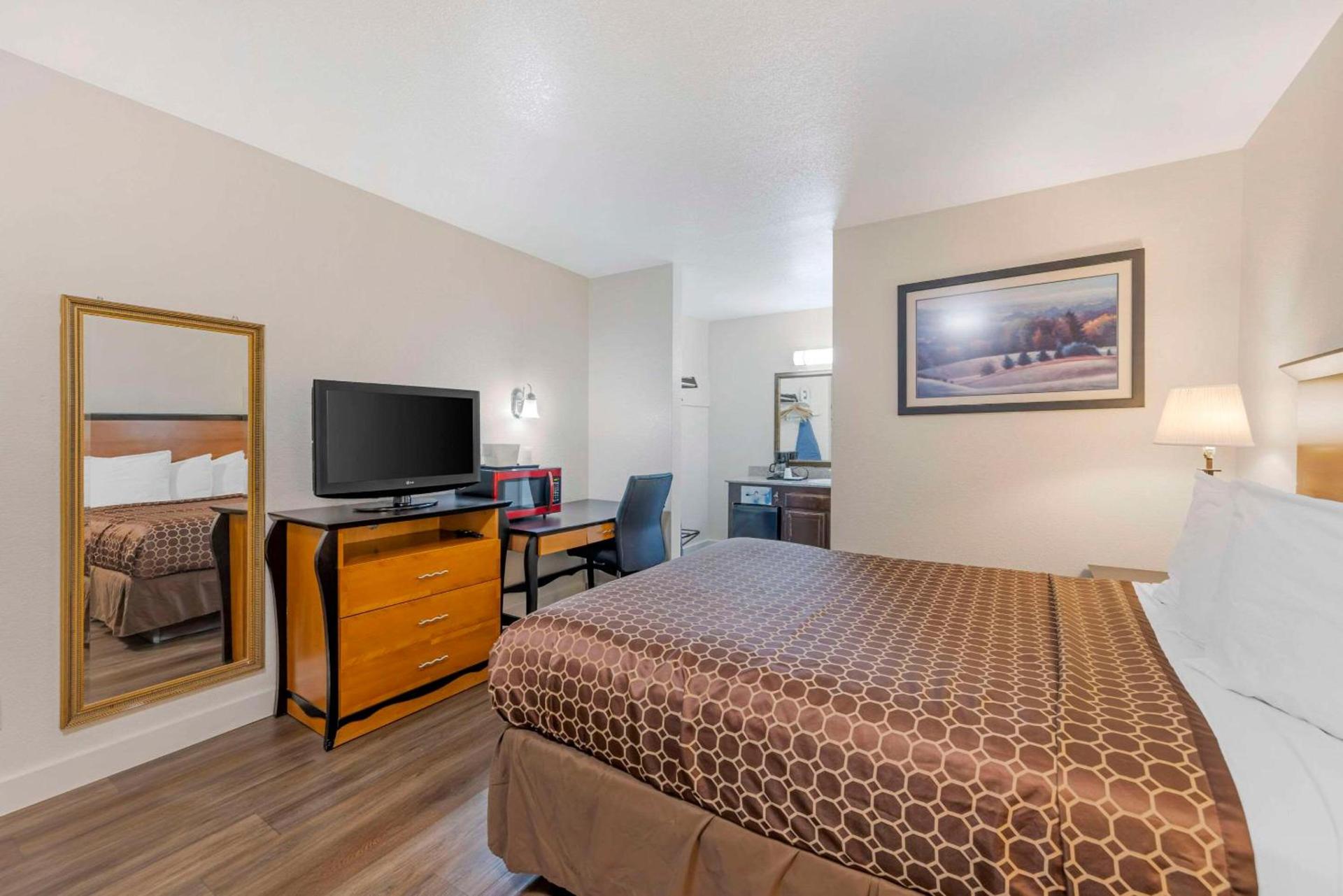 Rodeway Inn at Nevada State Capitol photo 12