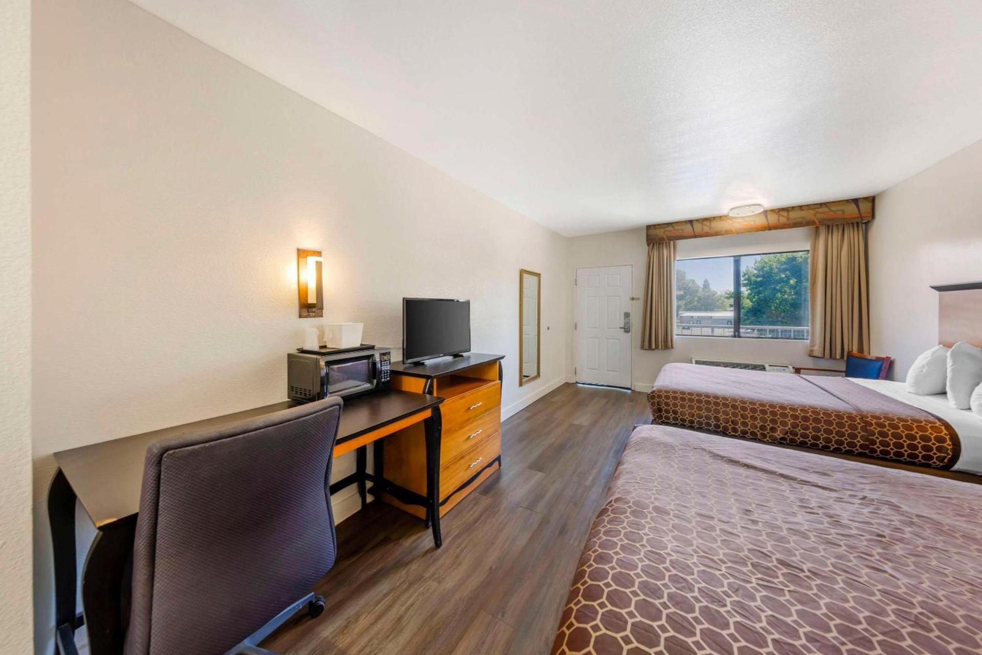 Rodeway Inn at Nevada State Capitol photo 16
