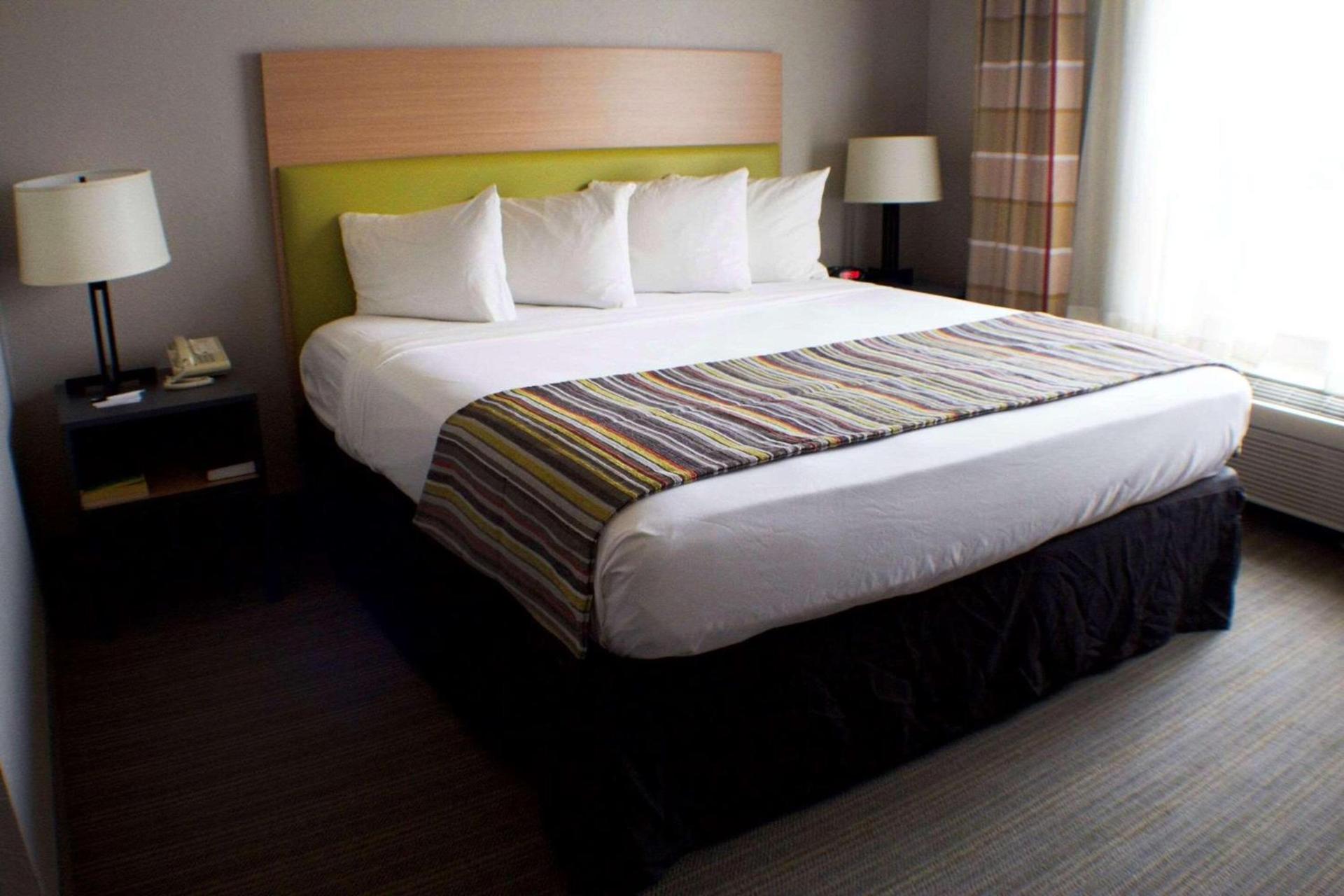 Country Inn & Suites by Radisson, Appleton Airport - Fox River Mall Area photo 3