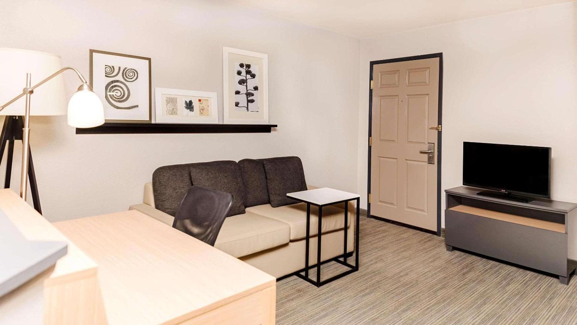 Country Inn & Suites by Radisson, Appleton Airport - Fox River Mall Area photo 5