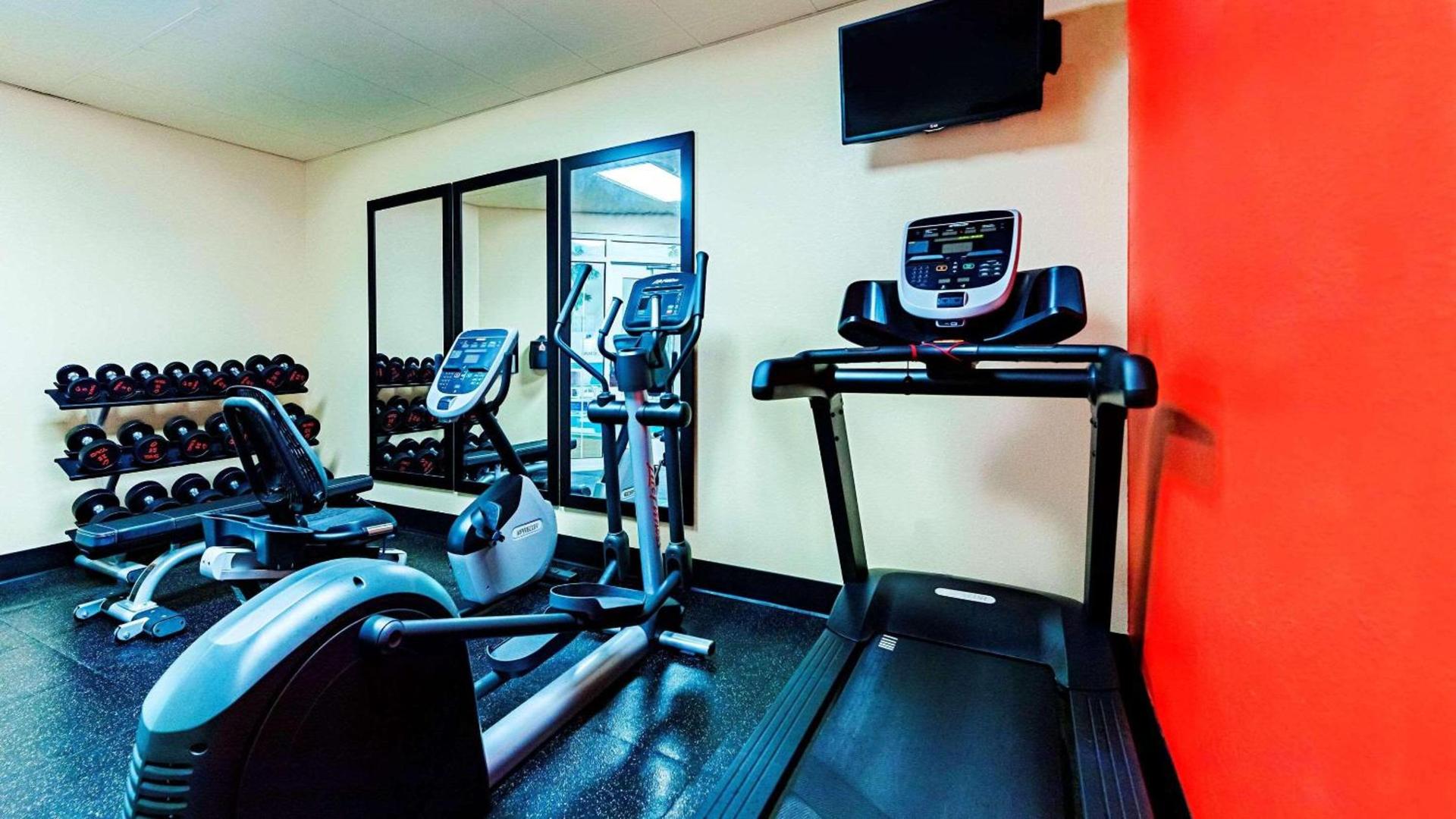 Country Inn & Suites by Radisson, Appleton Airport - Fox River Mall Area photo 10