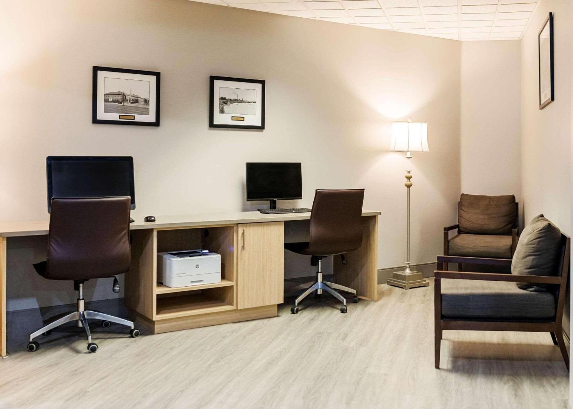 Country Inn & Suites by Radisson, Appleton Airport - Fox River Mall Area photo 11
