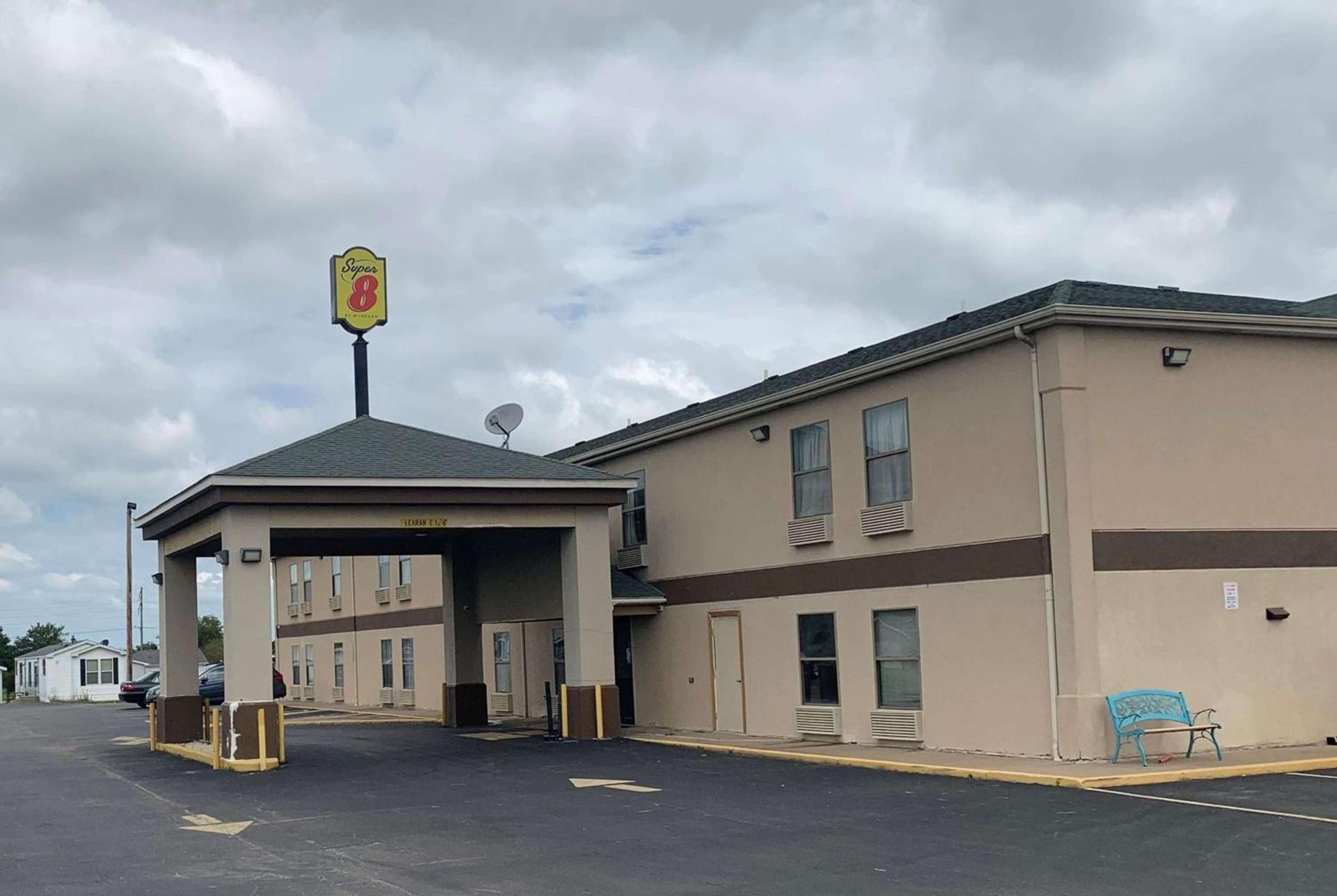 Super 8 by Wyndham Chenoa photo 1