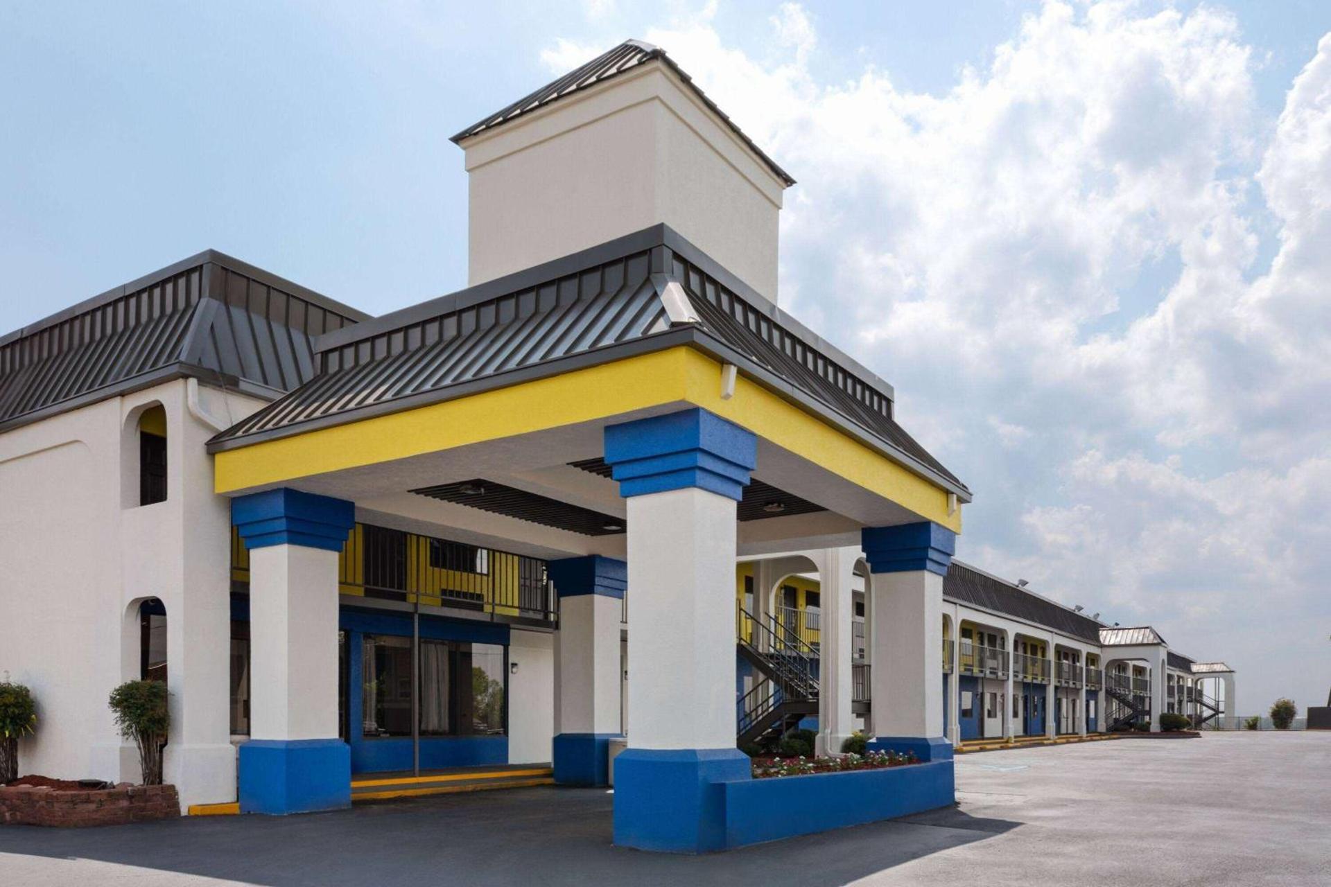 Days Inn & Suites by Wyndham Vicksburg — hotel in Vicksburg