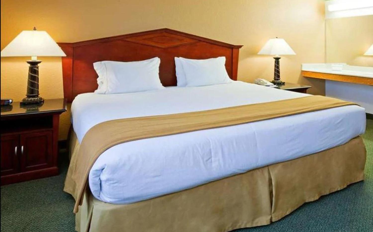 Blue Way Inn Eagan Extended Stay Minneapolis Airport Eagan North MN photo 2