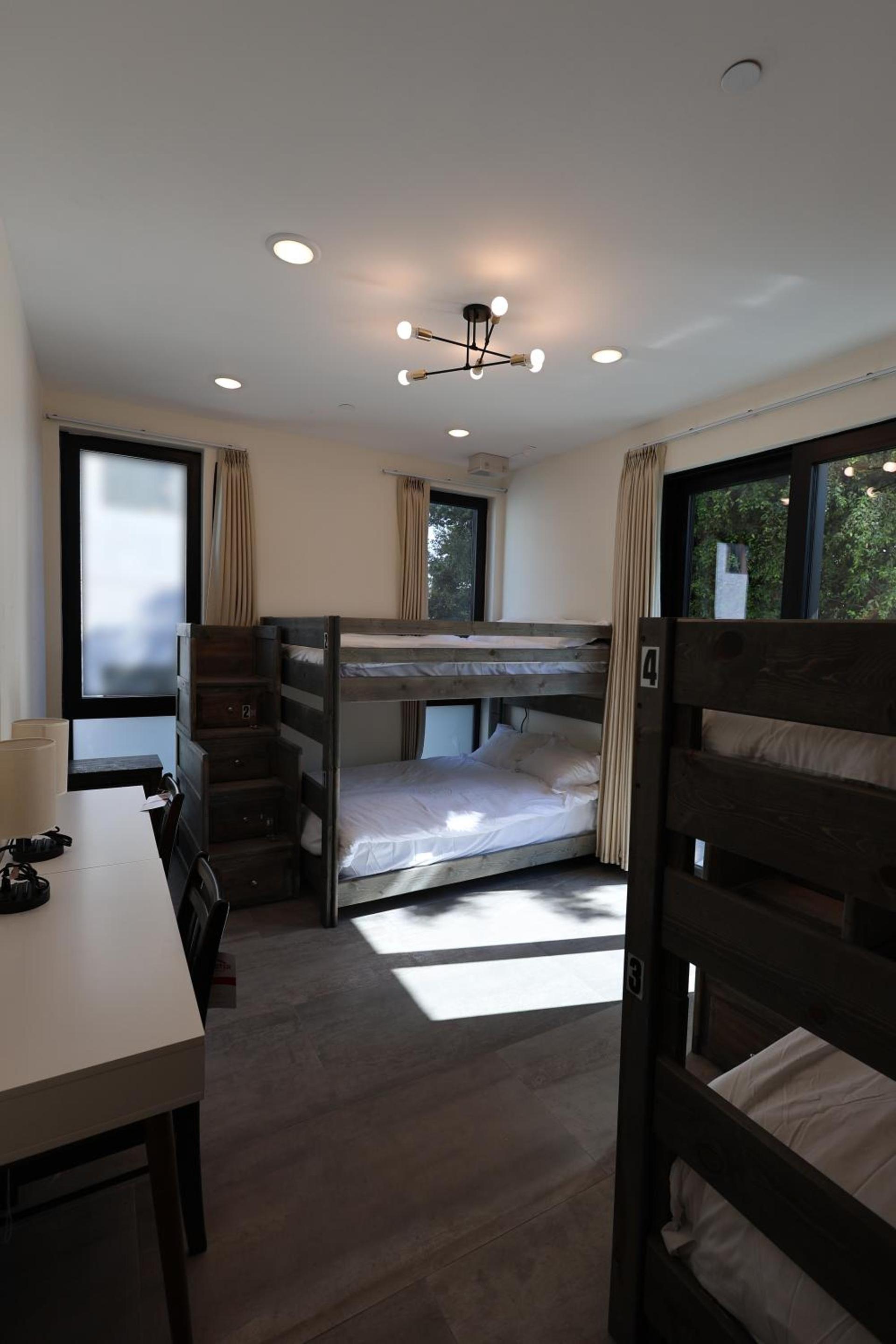 WestLA Hostel Full Bed photo 6