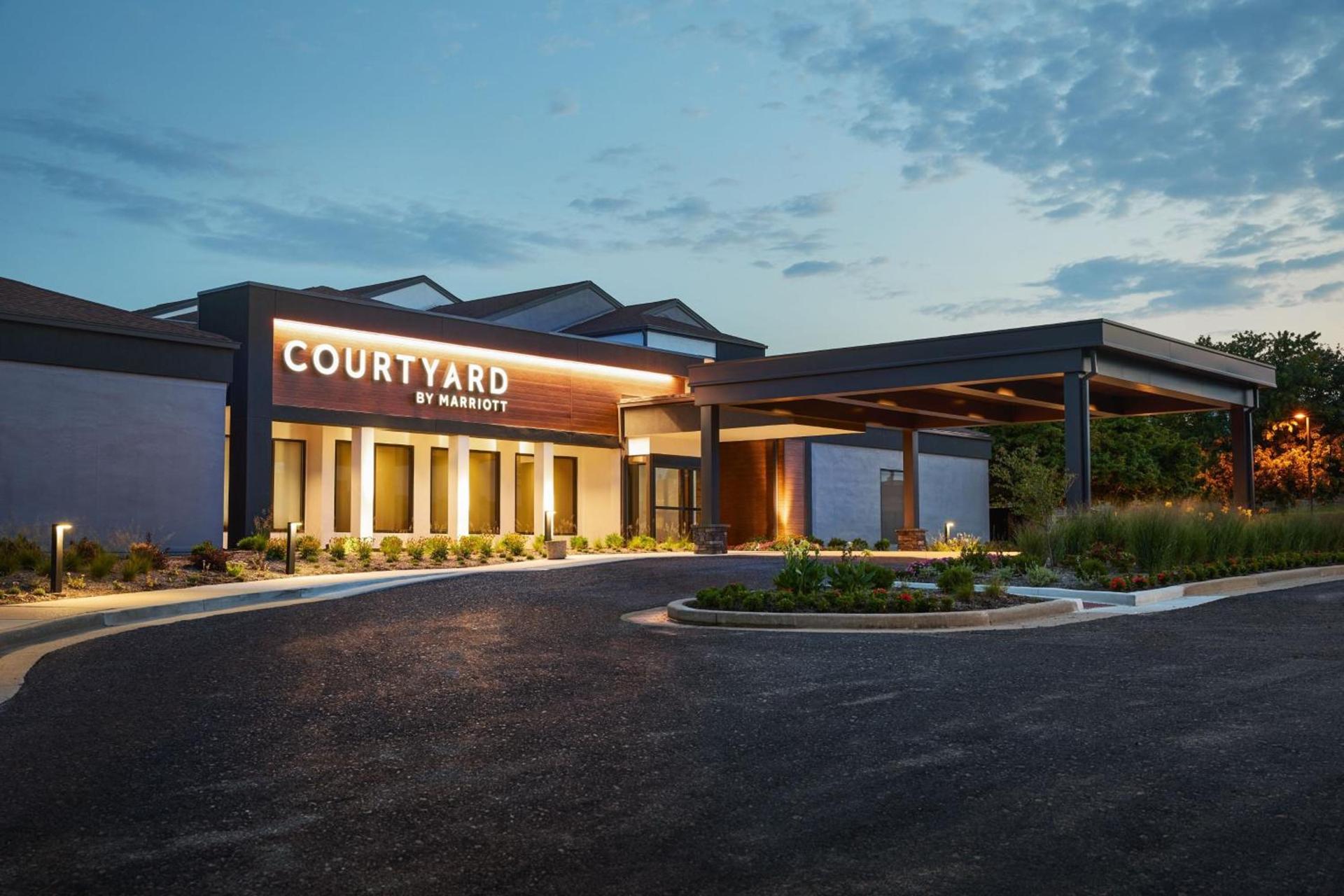 Courtyard St. Louis Westport Plaza — hotel in Maryland Heights
