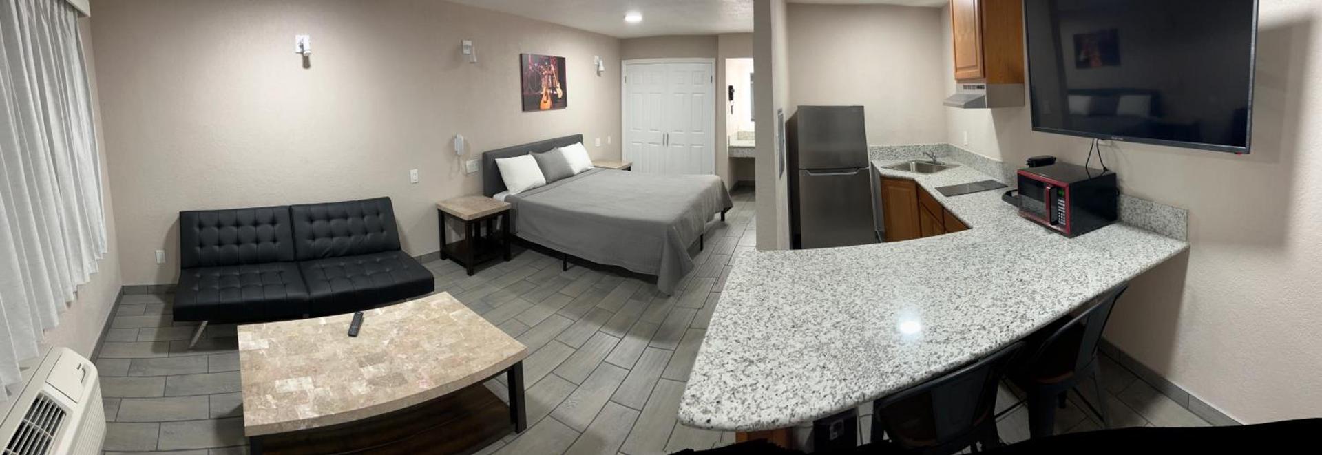 Lone Oak Studio Suites photo 12