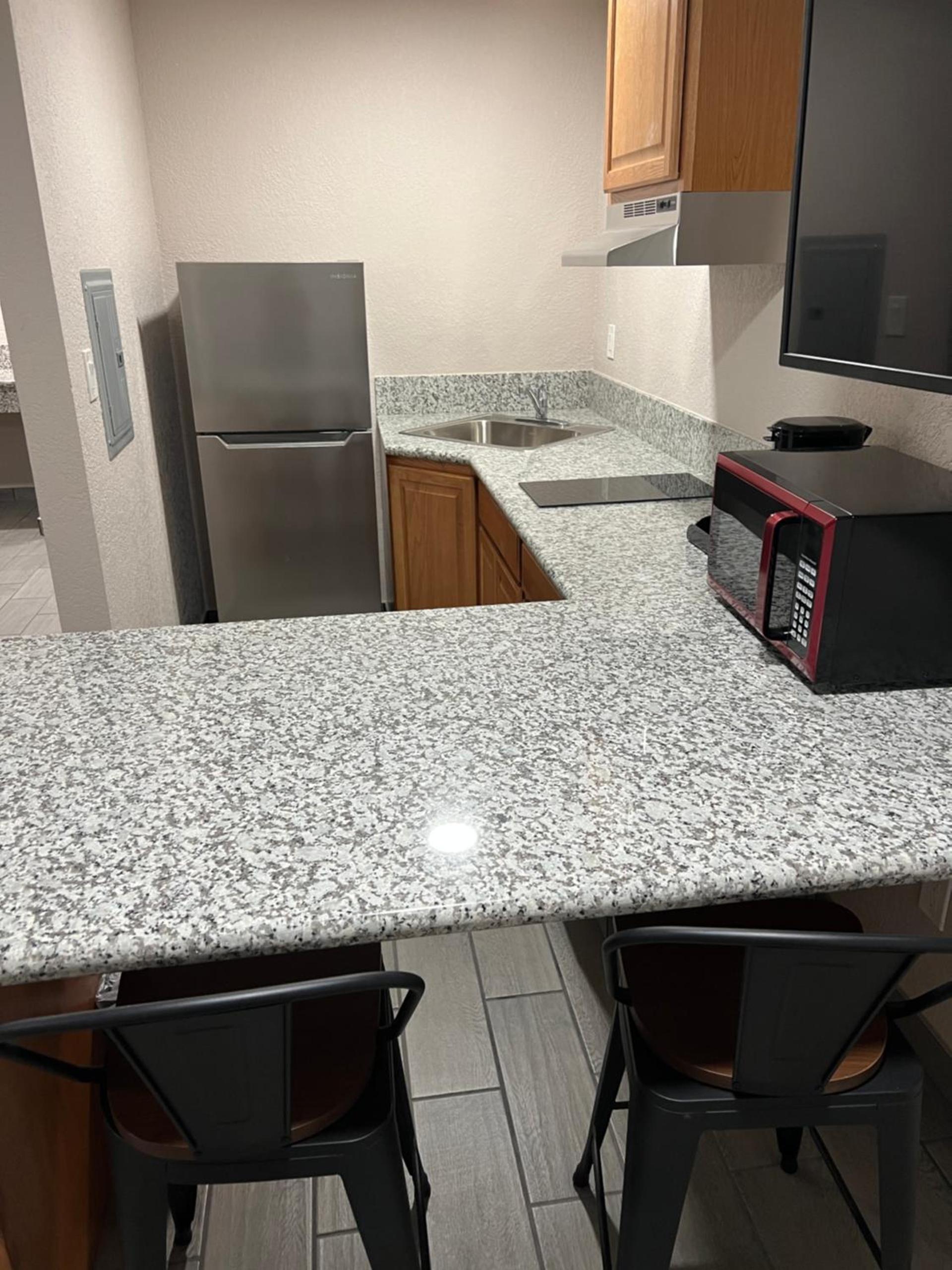 Lone Oak Studio Suites photo 13