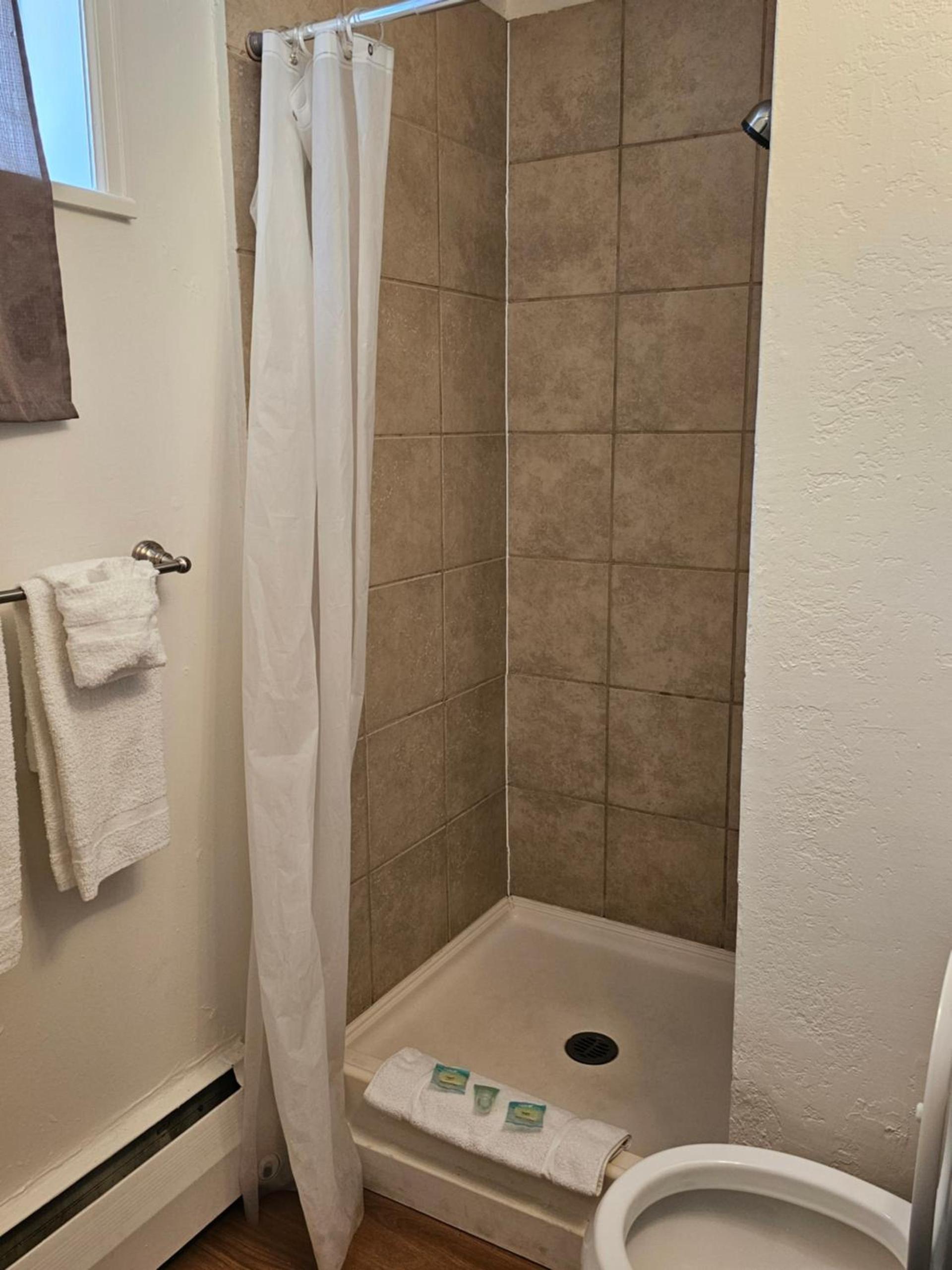 H&H Motor Lodge photo 6