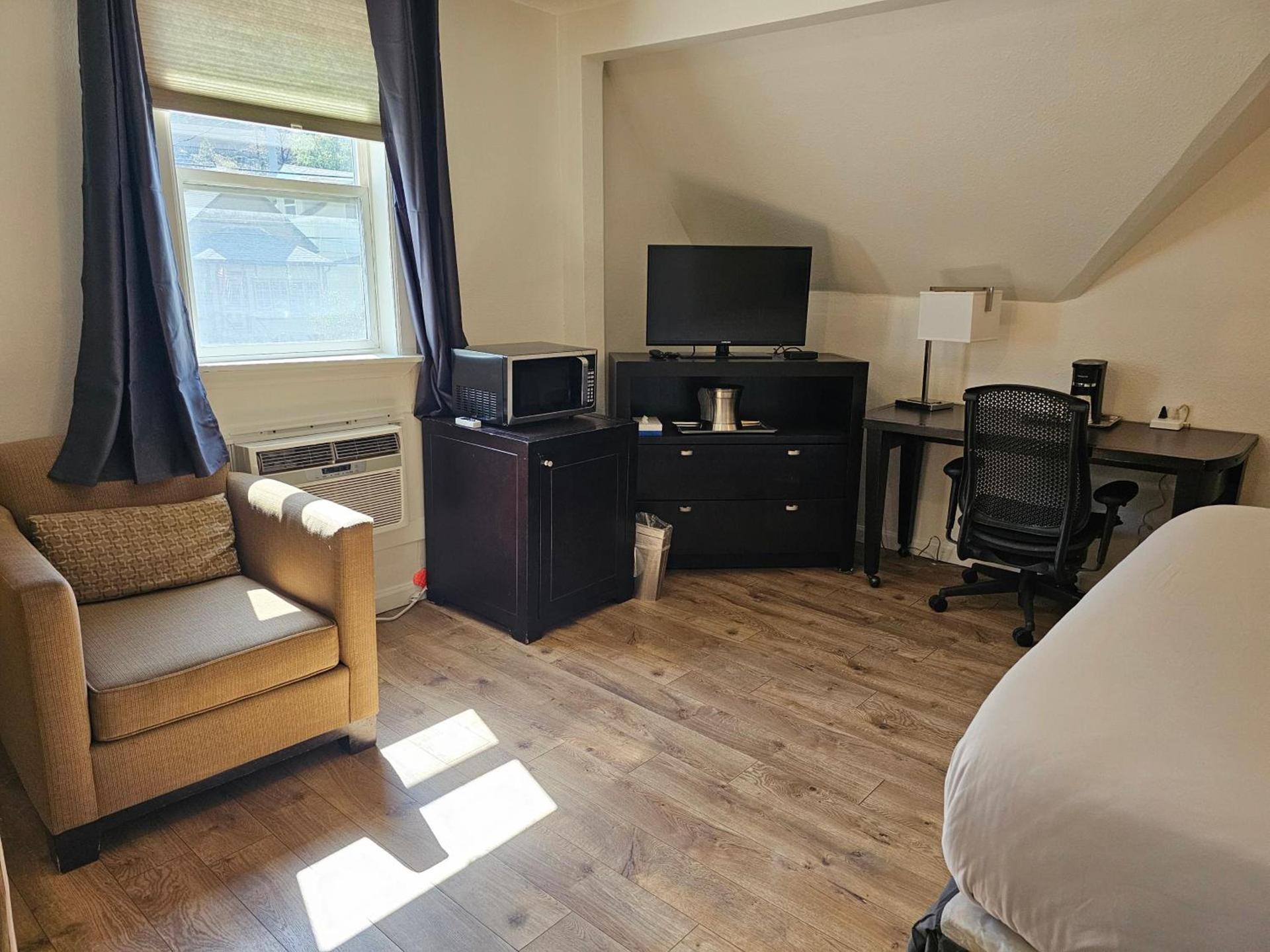 H&H Motor Lodge photo 9