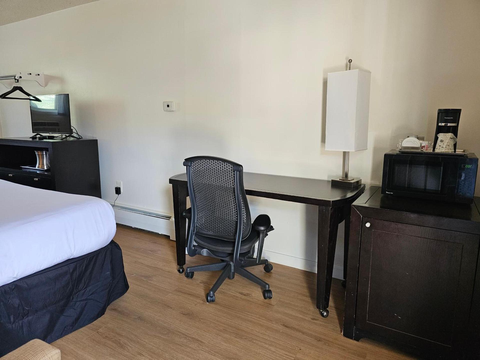 H&H Motor Lodge photo 14