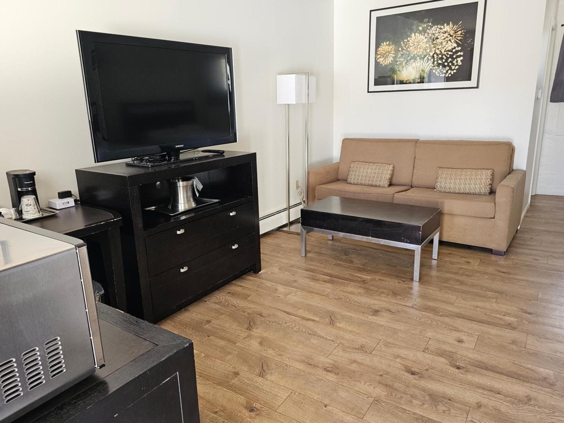 H&H Motor Lodge photo 17
