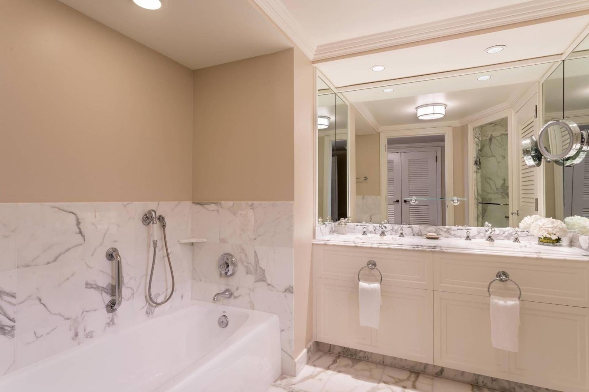 The Ritz-Carlton Naples, Tiburon photo 18