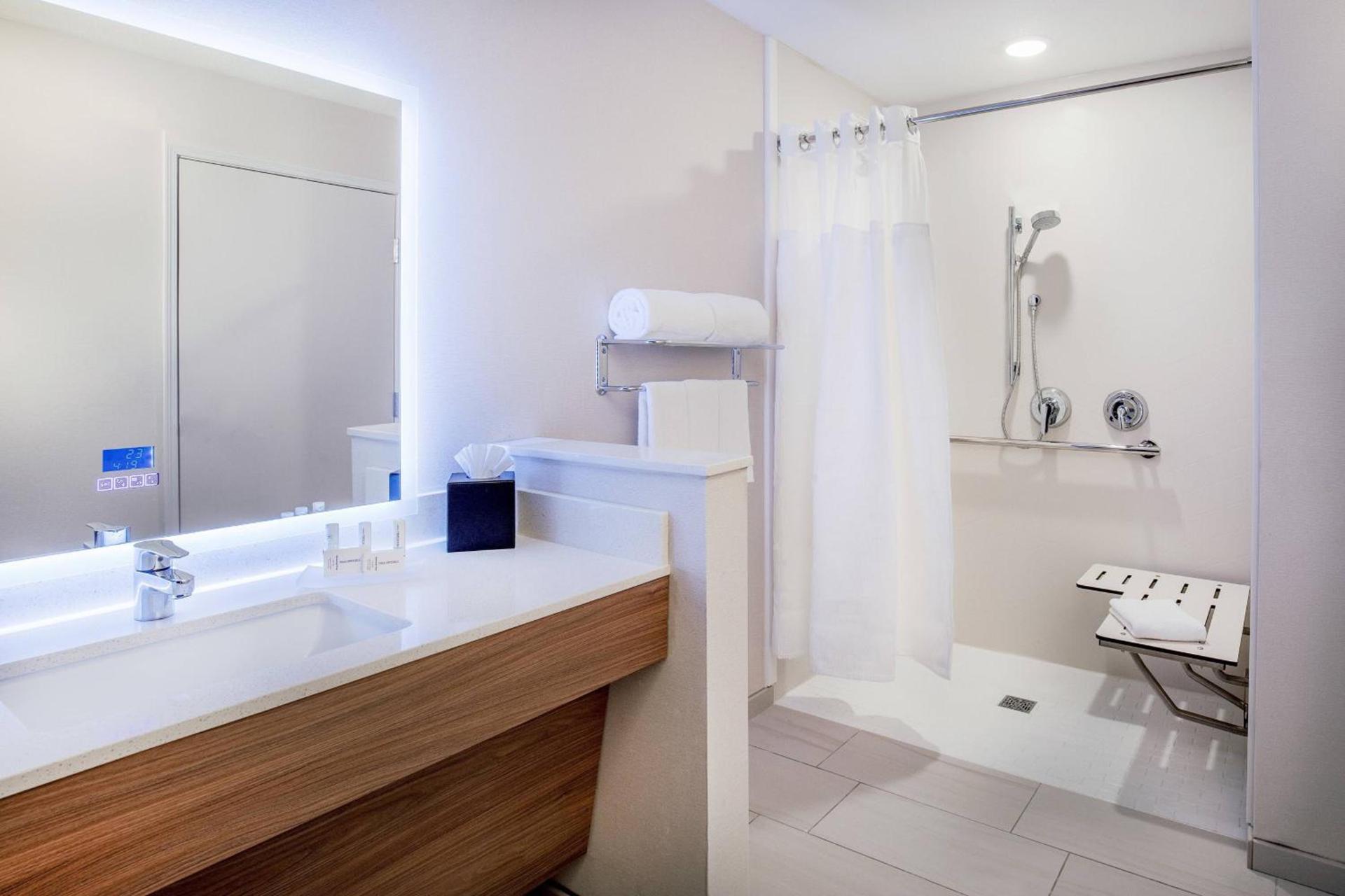 Fairfield Inn & Suites by Marriott McPherson photo 9