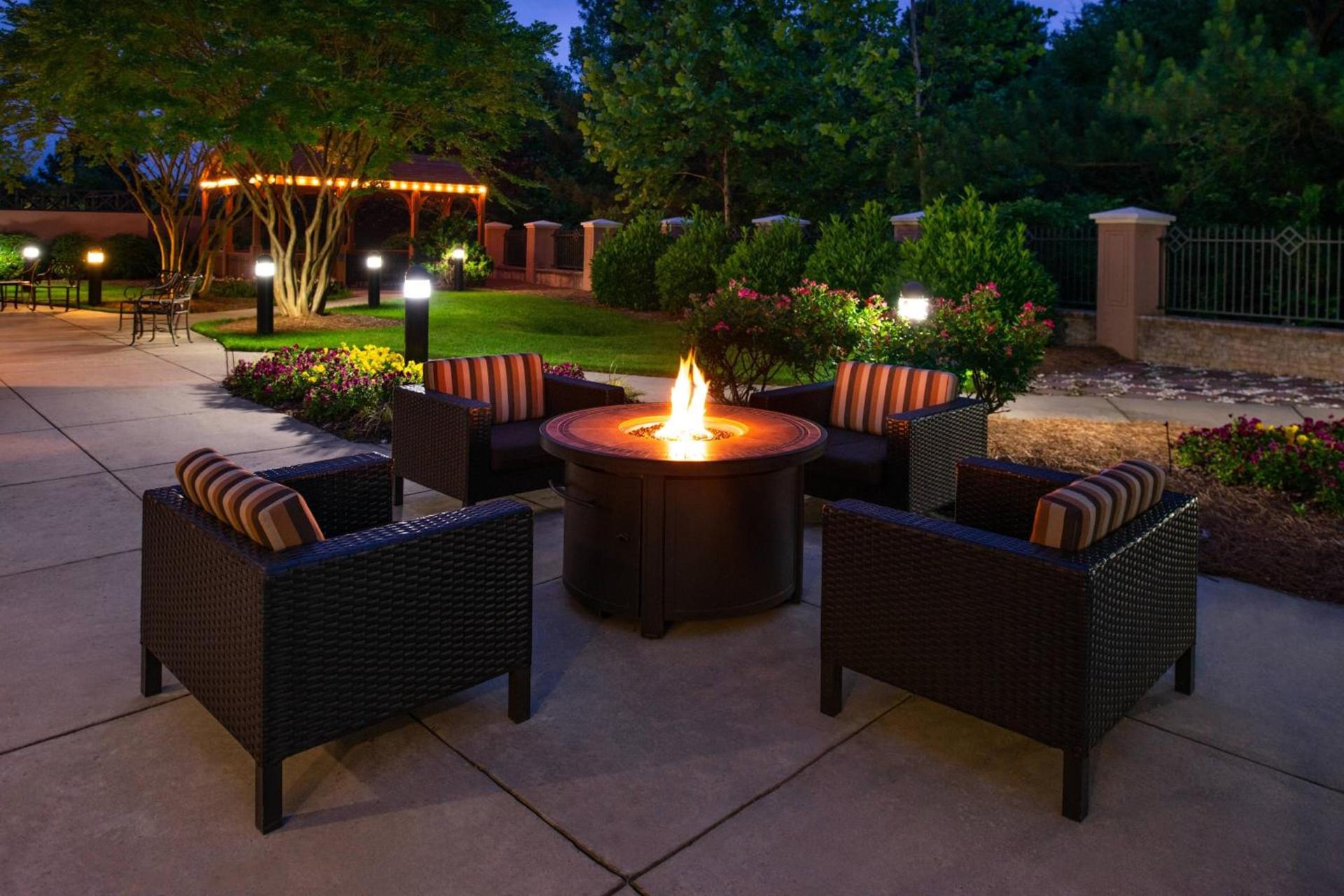 Courtyard High Point photo 33