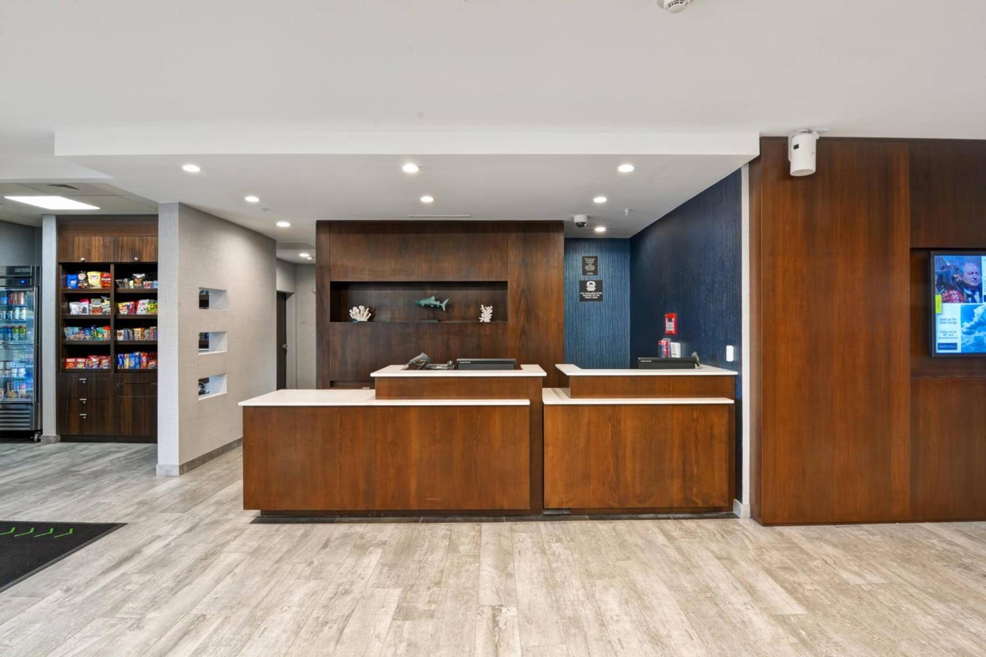 Courtyard by Marriott Long Island Islip/Courthouse Complex photo 2
