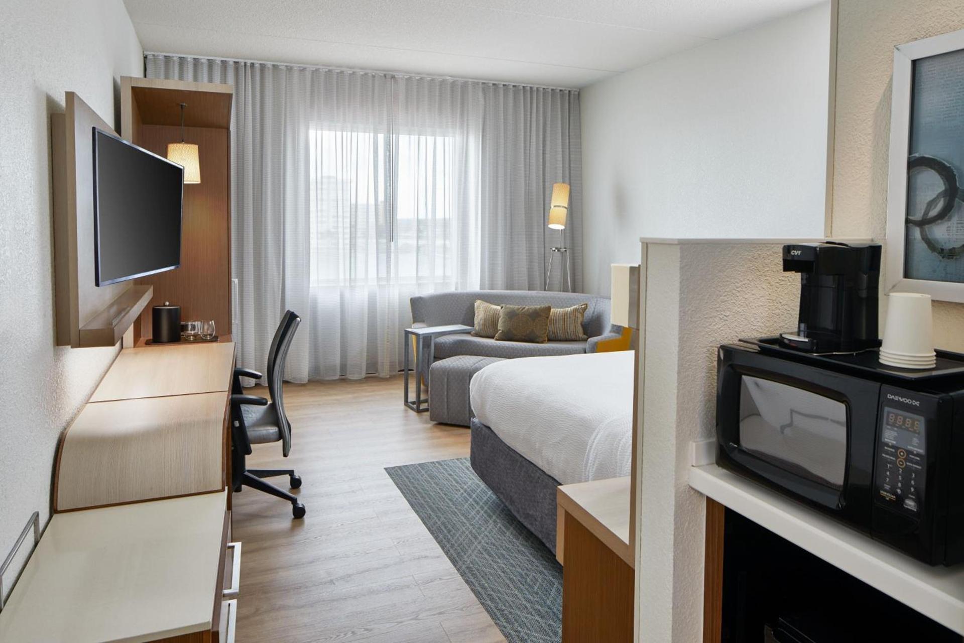 Courtyard by Marriott St. Petersburg Clearwater/Madeira Beach photo 28