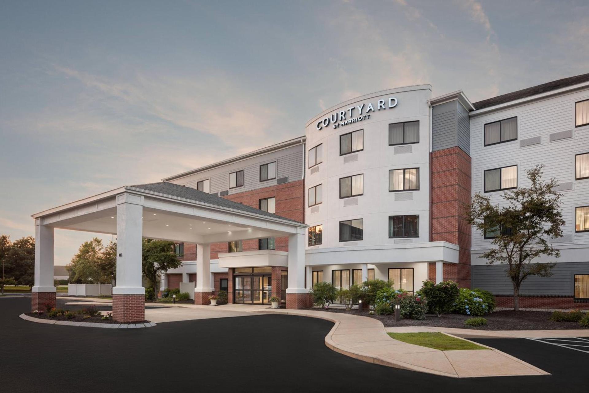 Courtyard Portland Airport — hotel in South Portland