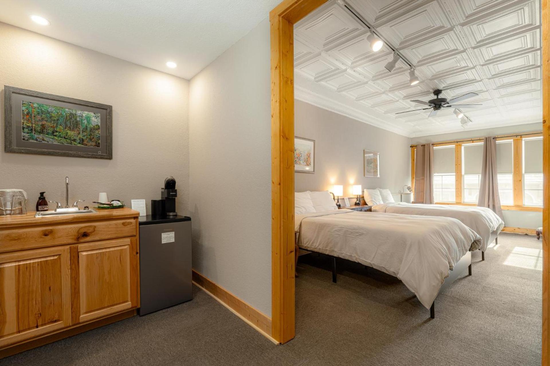 The NuWray Hotel & Carriage House photo 65