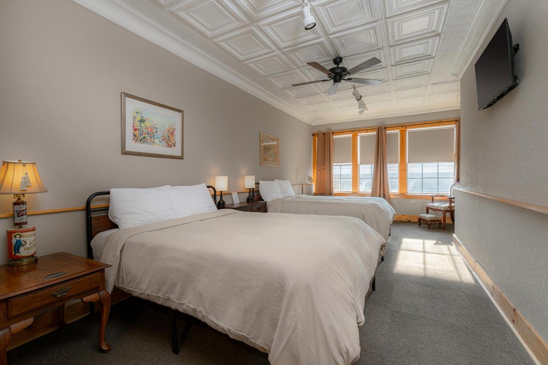 The NuWray Hotel & Carriage House photo 55