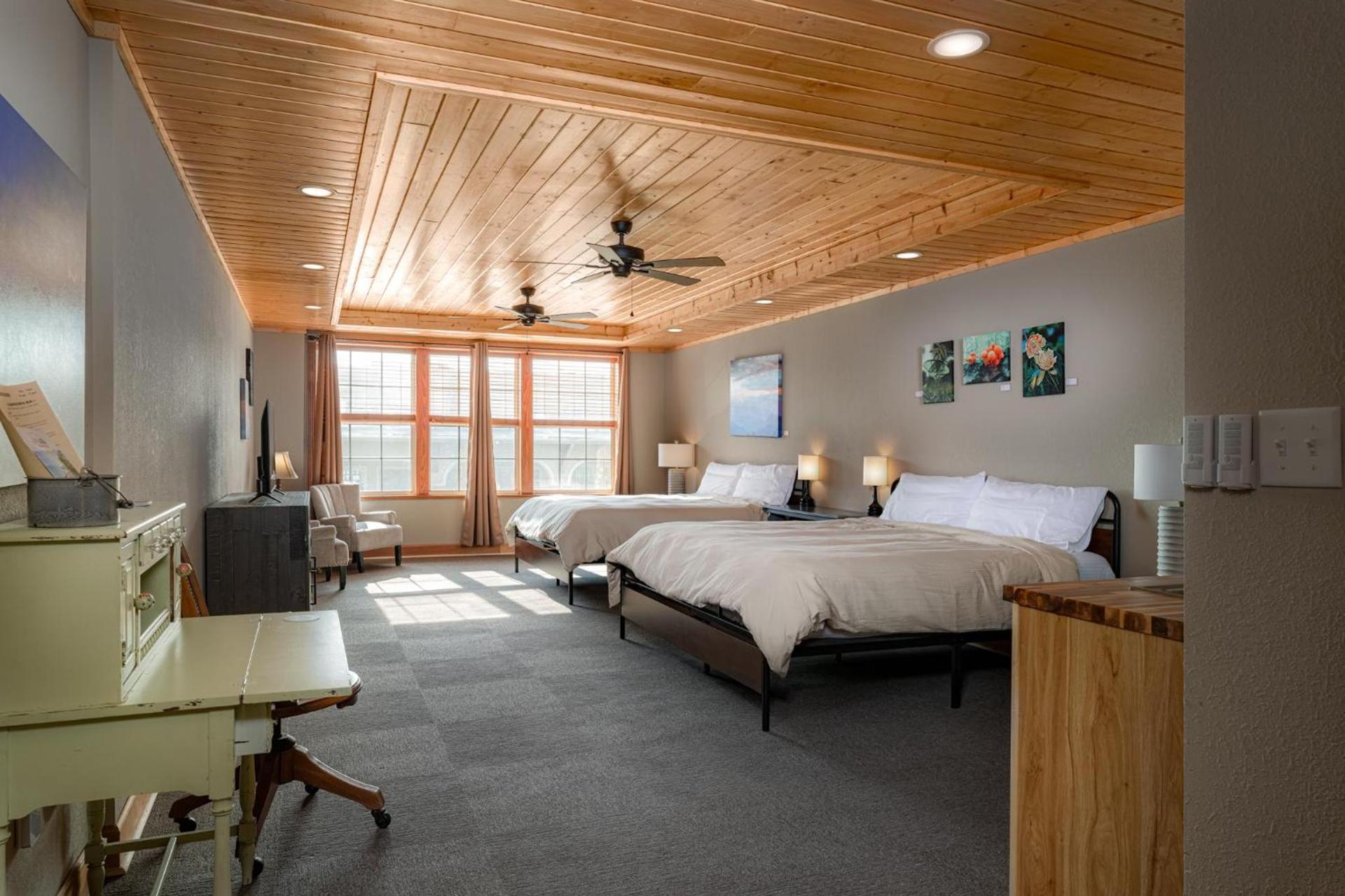 The NuWray Hotel & Carriage House photo 56
