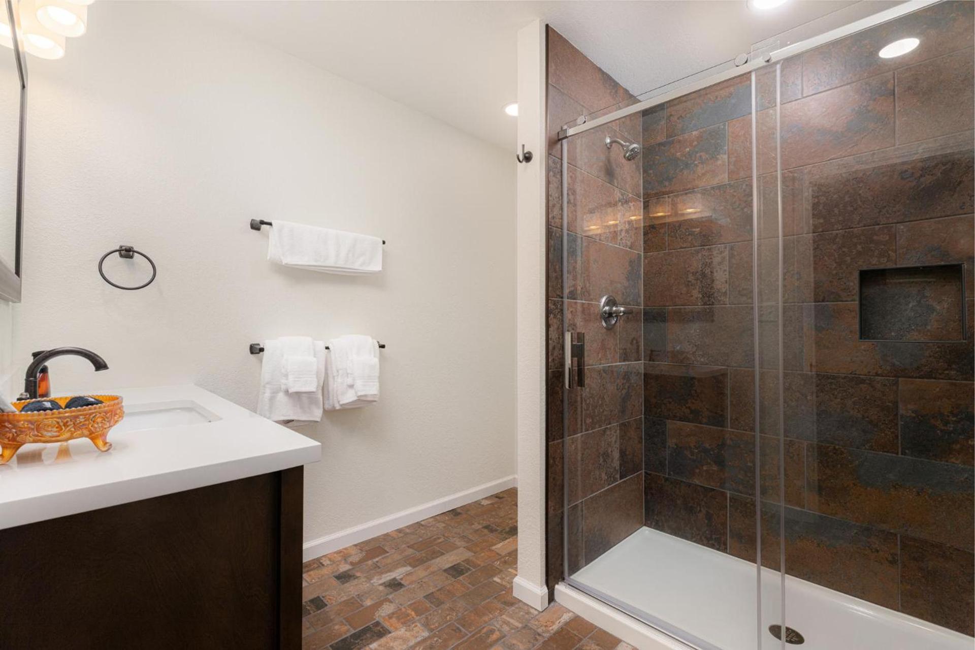 The NuWray Hotel & Carriage House photo 68