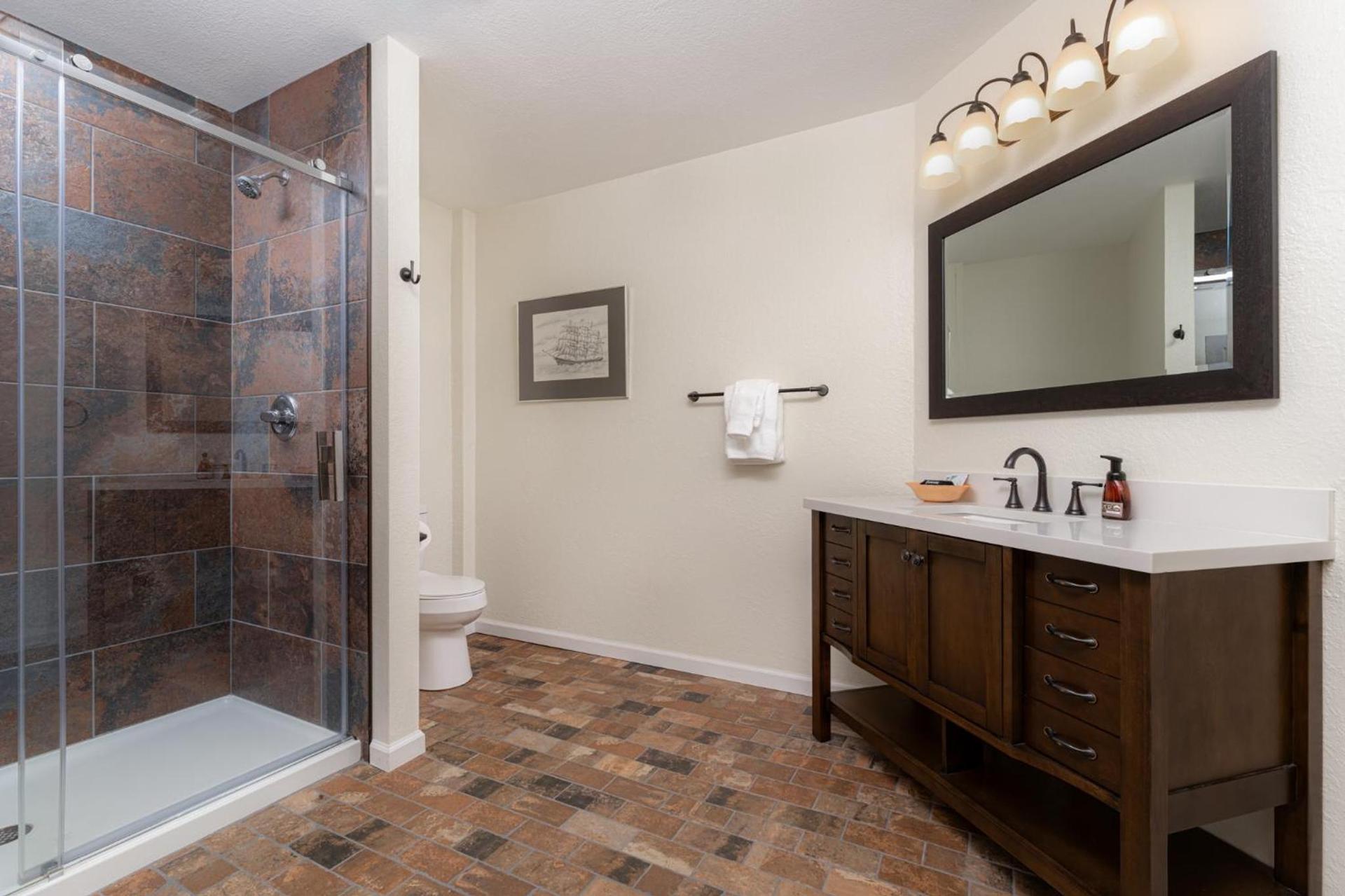 The NuWray Hotel & Carriage House photo 69