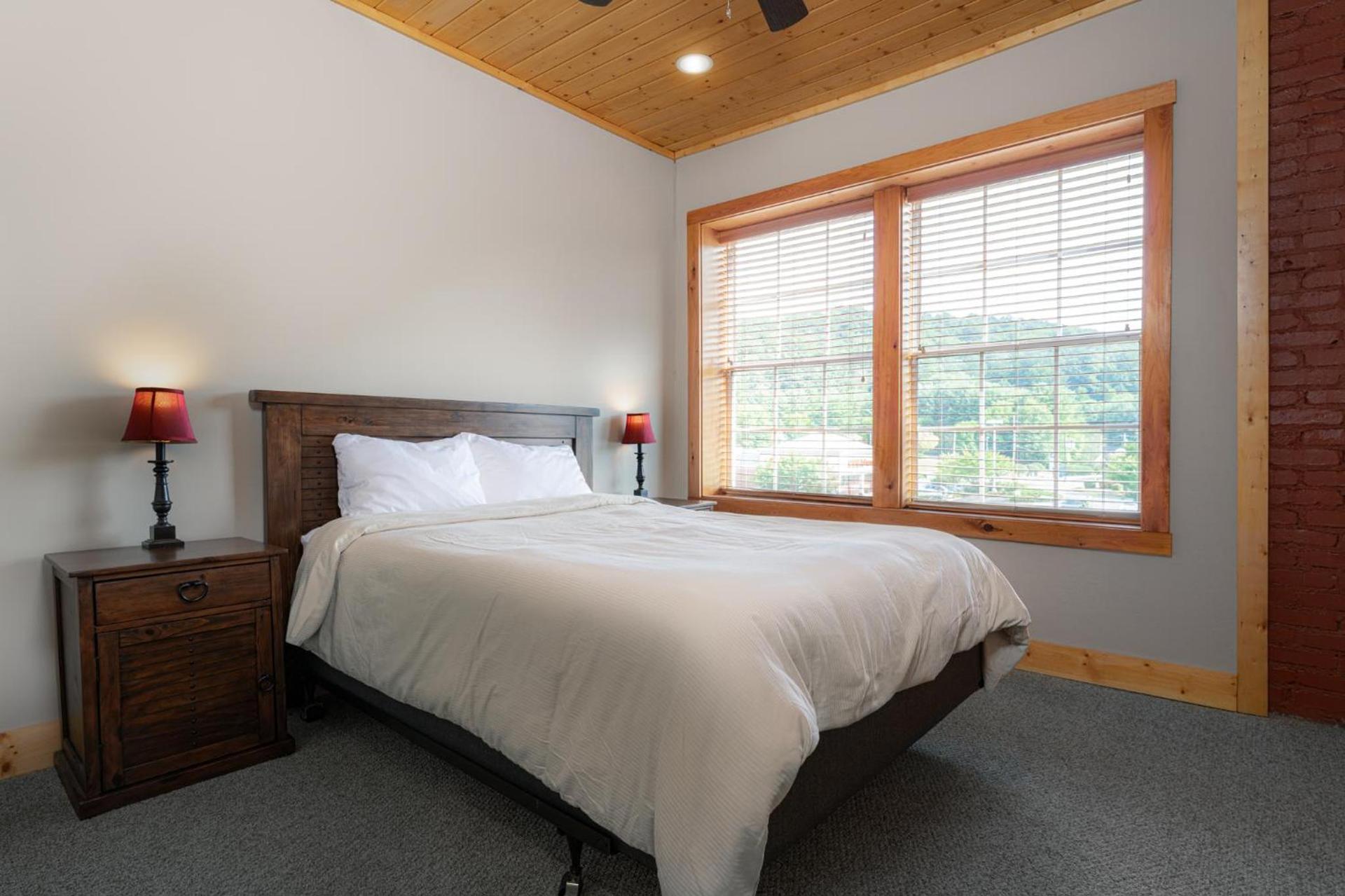The NuWray Hotel & Carriage House photo 74