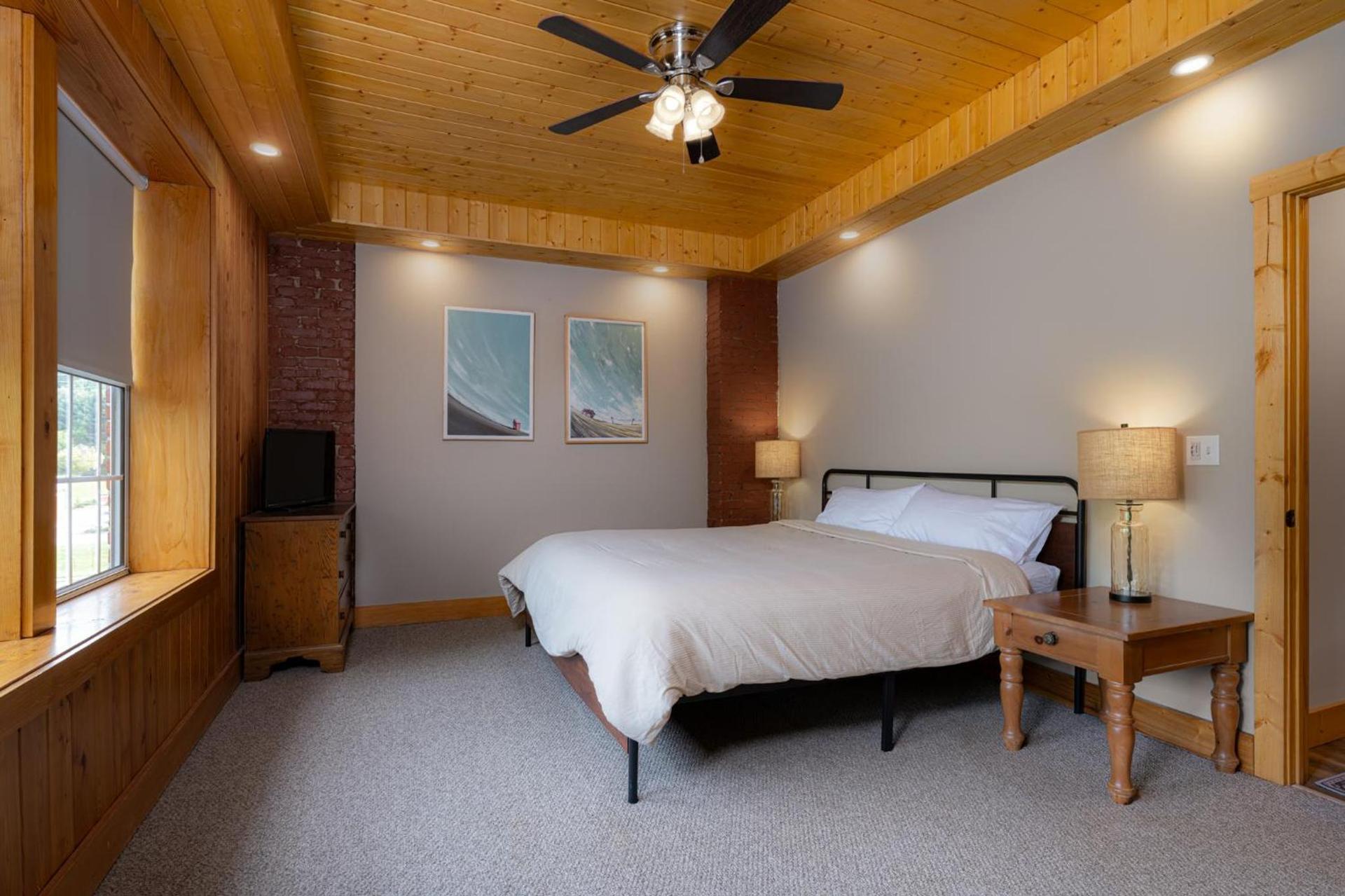 The NuWray Hotel & Carriage House photo 76