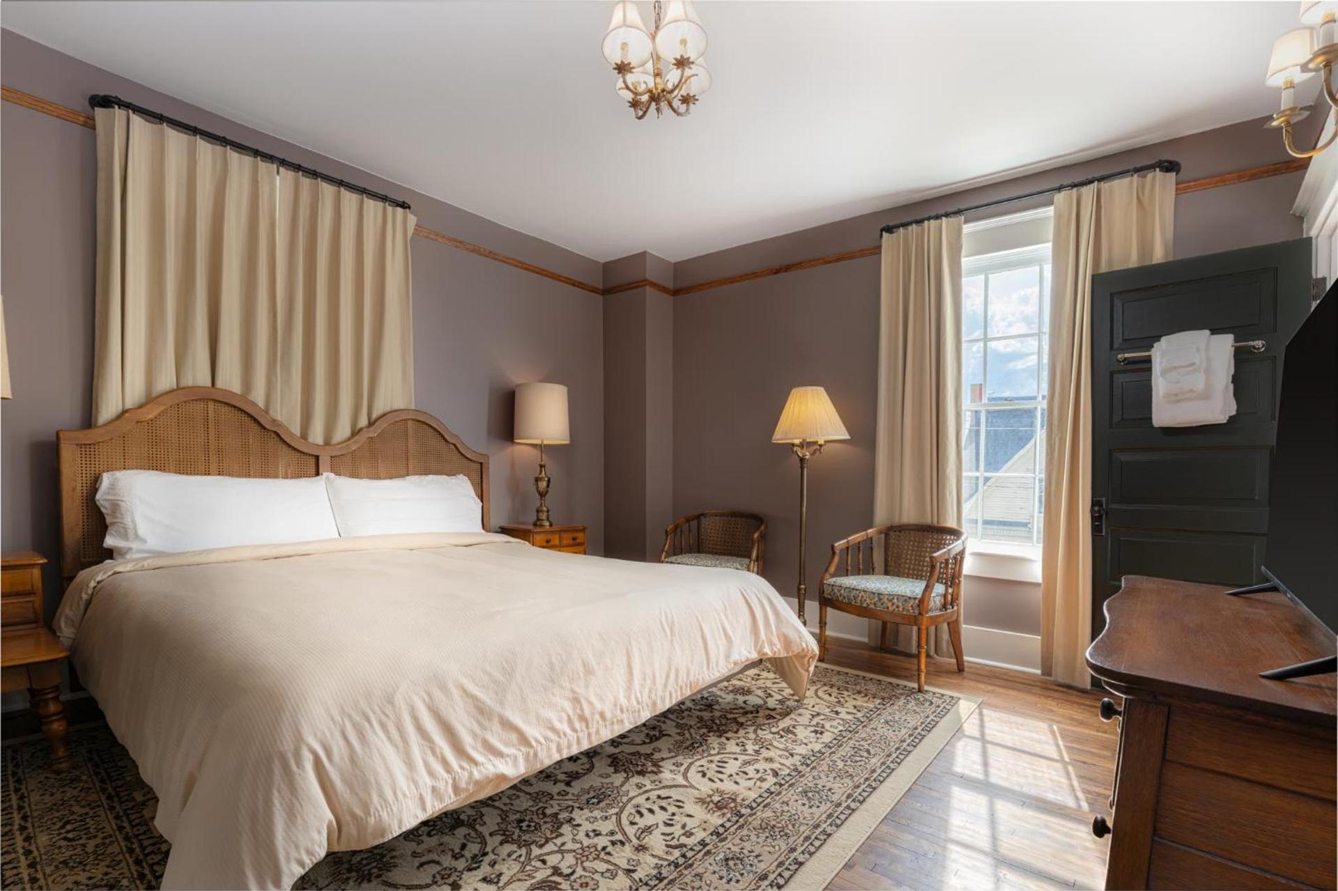 The NuWray Hotel & Carriage House photo 84