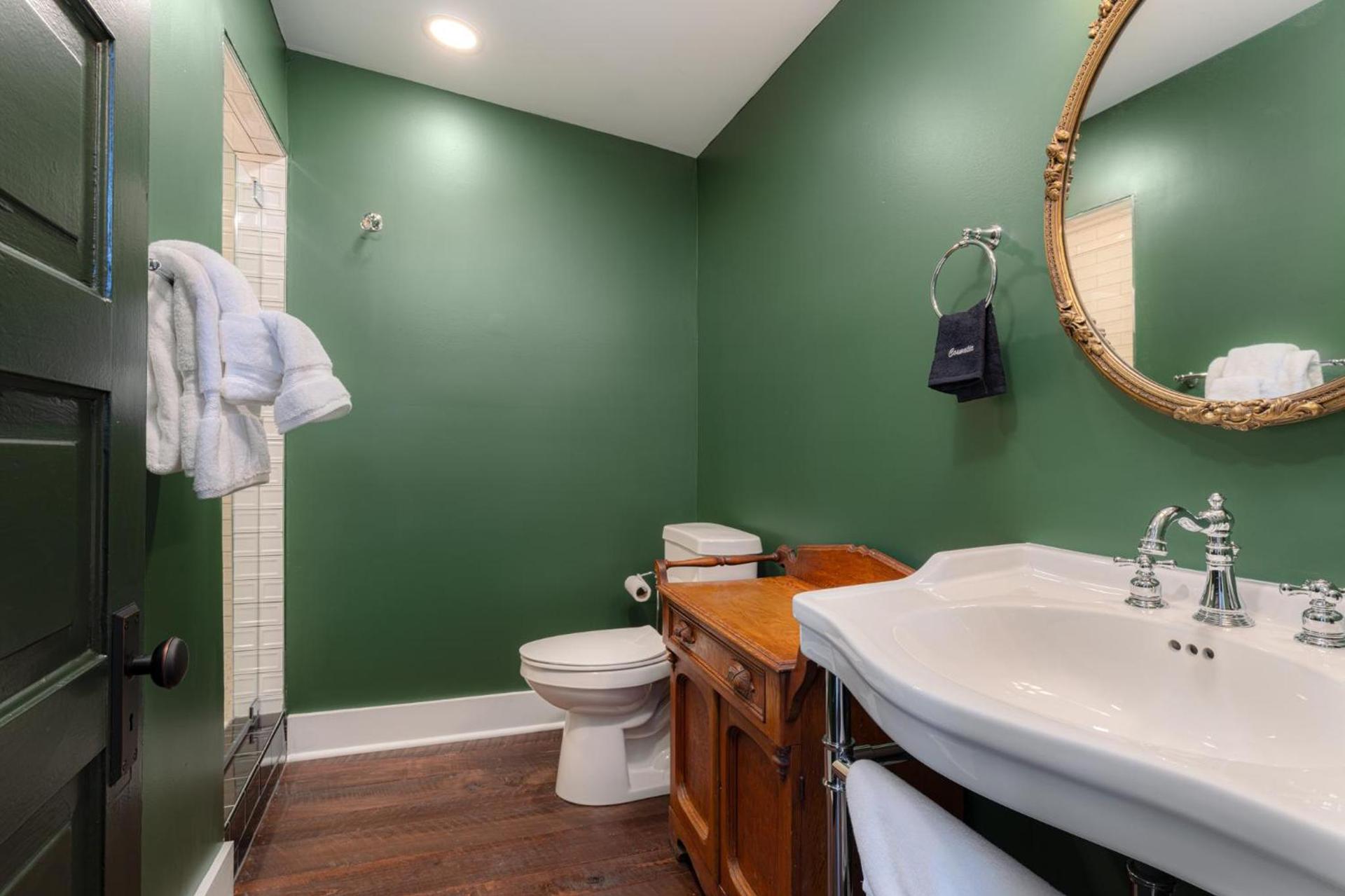 The NuWray Hotel & Carriage House photo 86
