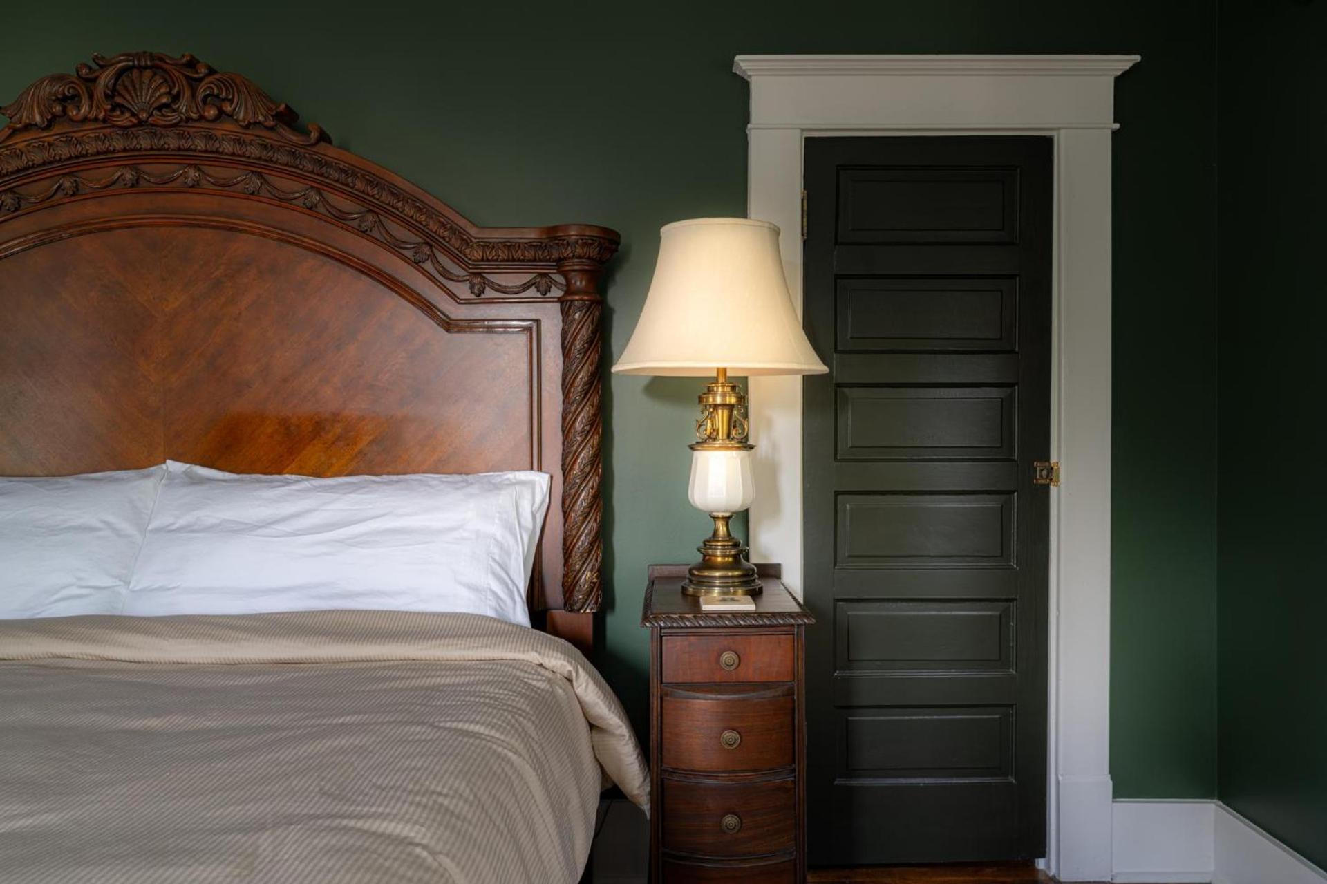 The NuWray Hotel & Carriage House photo 87