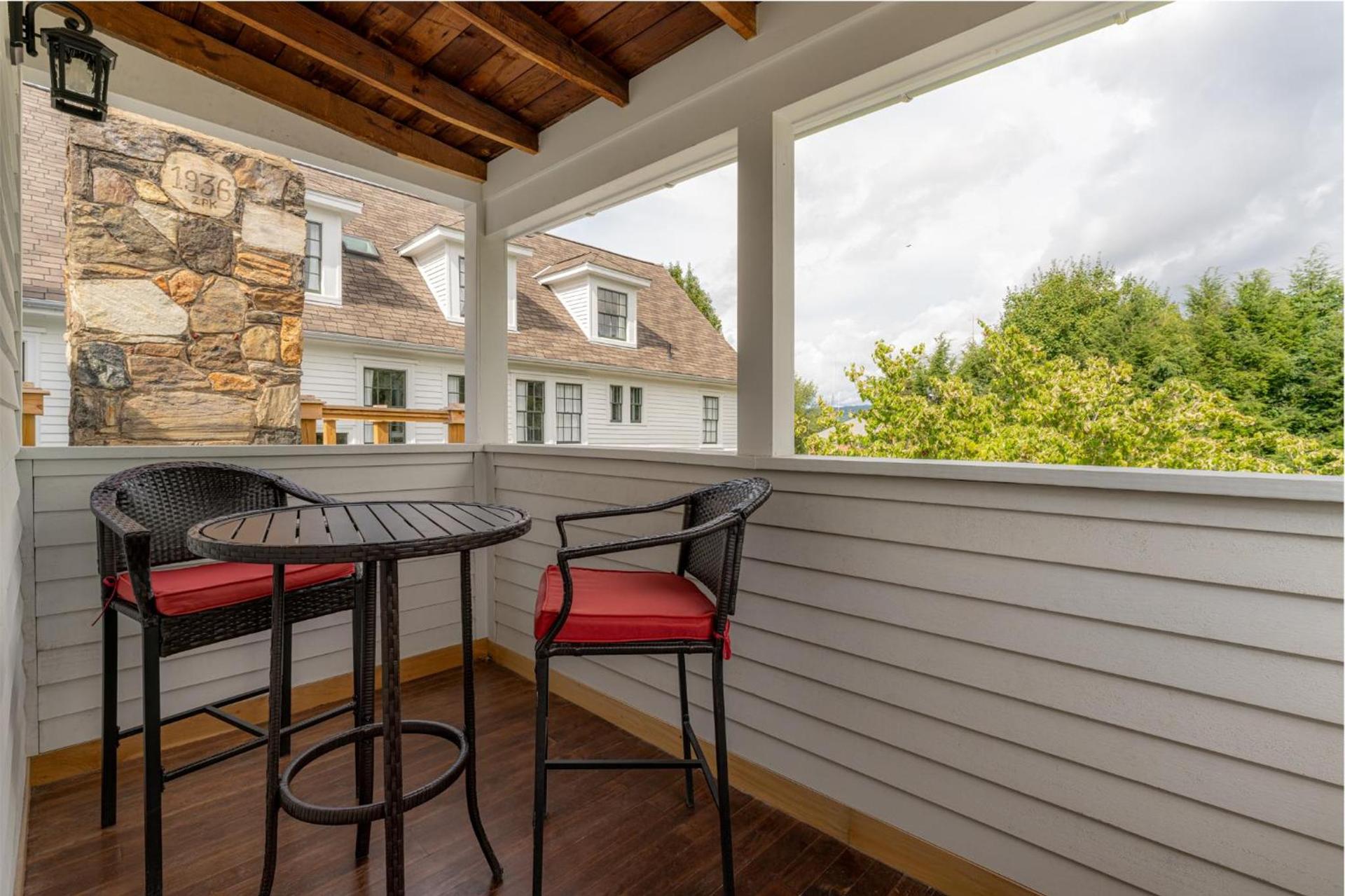 The NuWray Hotel & Carriage House photo 88
