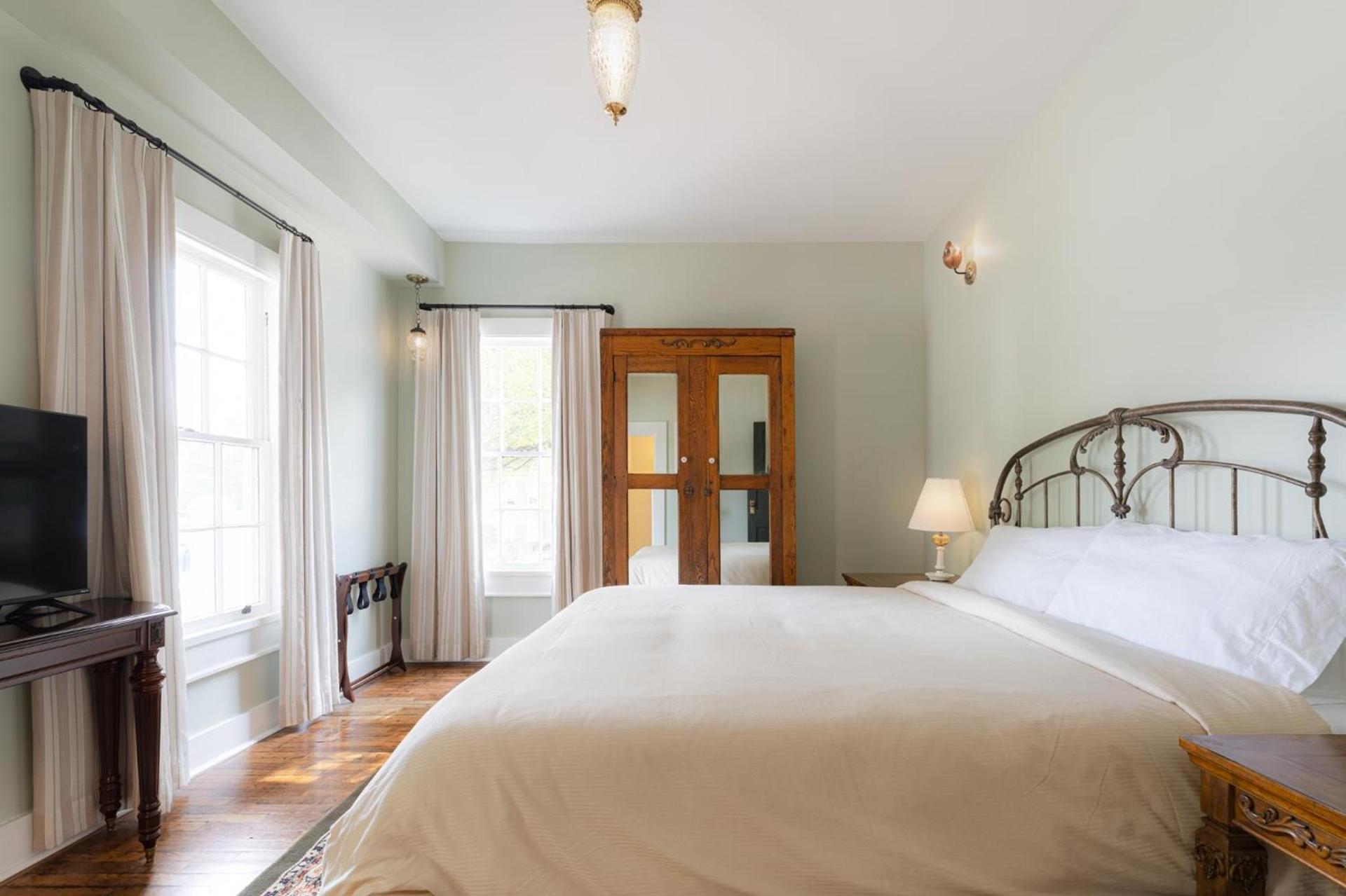 The NuWray Hotel & Carriage House photo 52