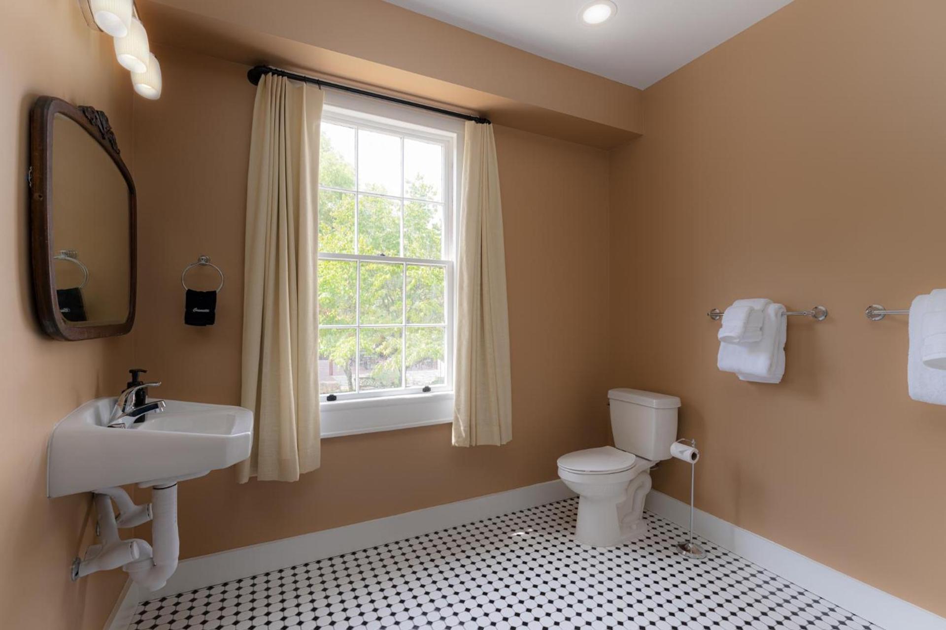 The NuWray Hotel & Carriage House photo 94