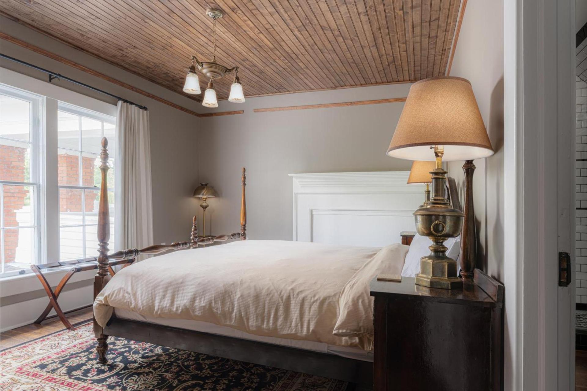 The NuWray Hotel & Carriage House photo 95