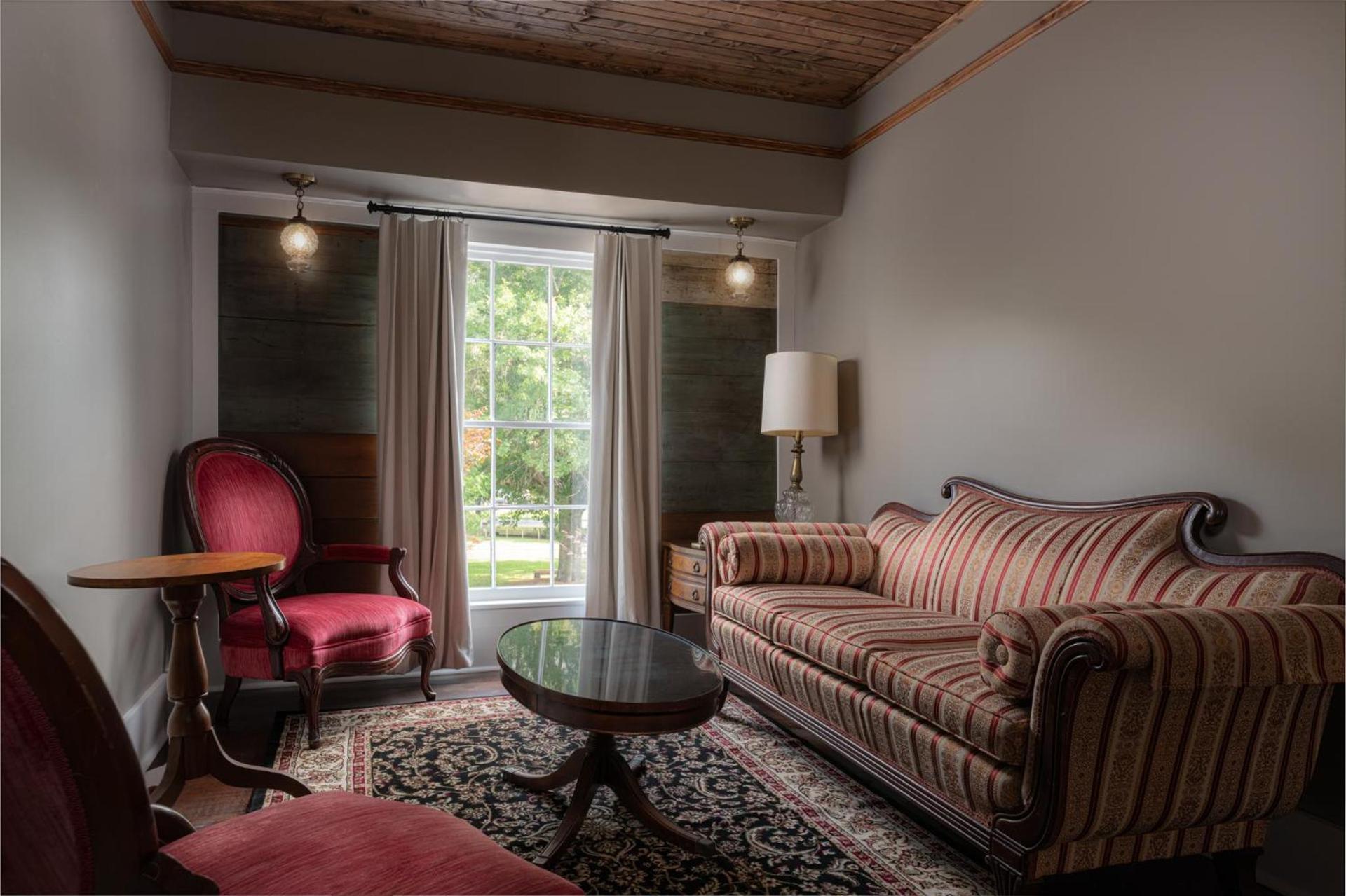 The NuWray Hotel & Carriage House photo 96