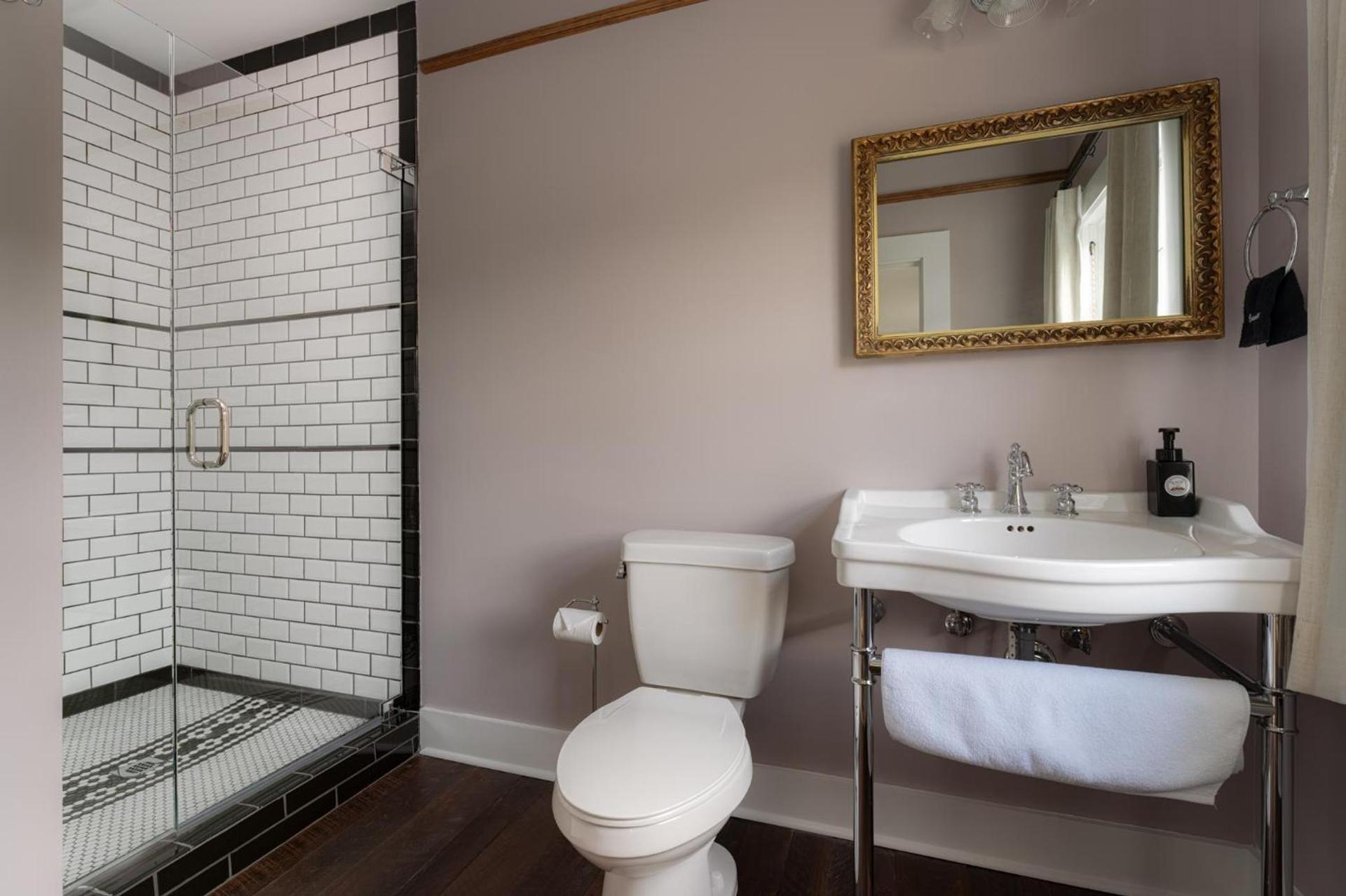 The NuWray Hotel & Carriage House photo 46